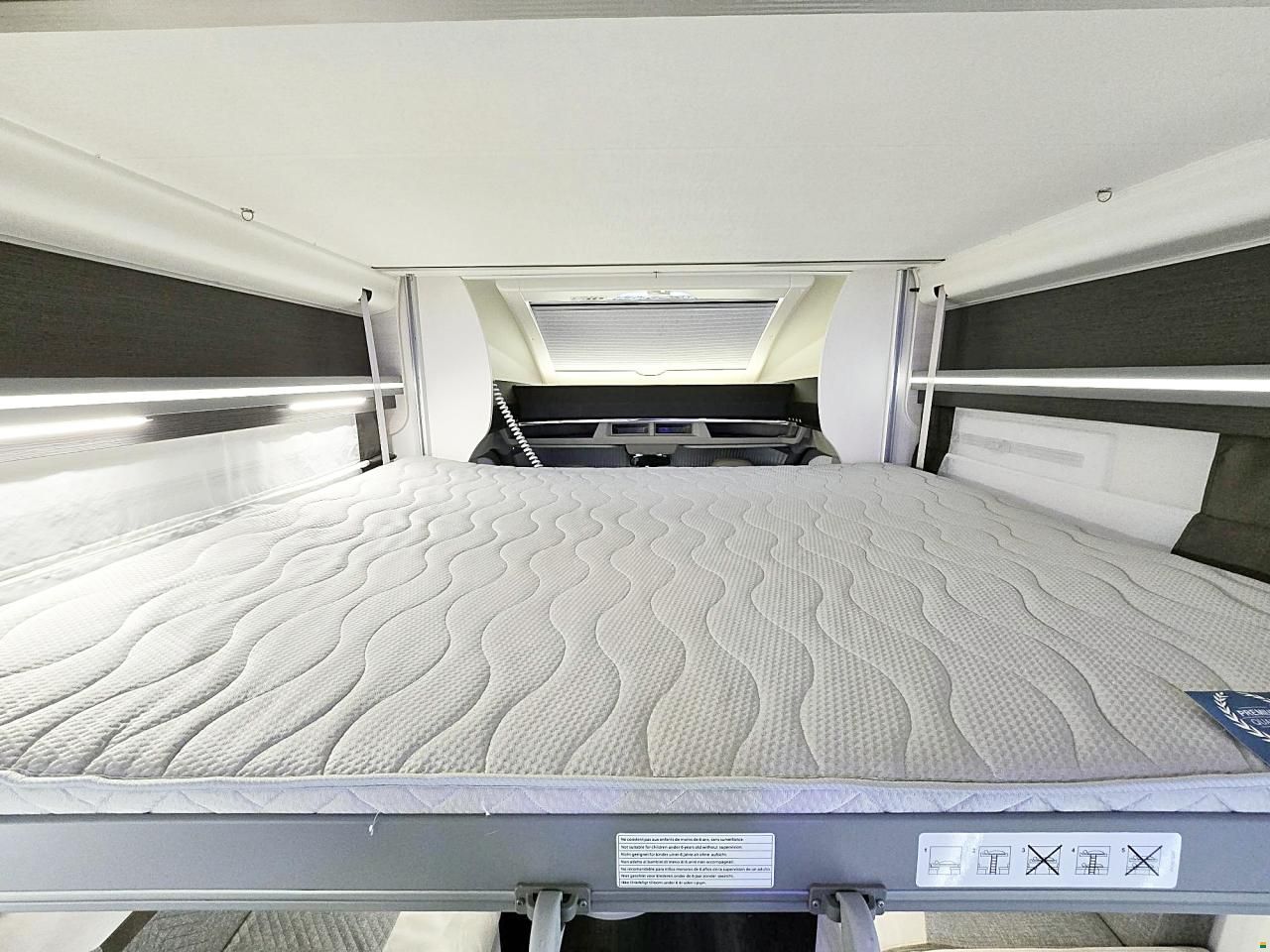 Challenger 260 GRAPHITE PREMIUM 2.0 TDCI AUTOMAT