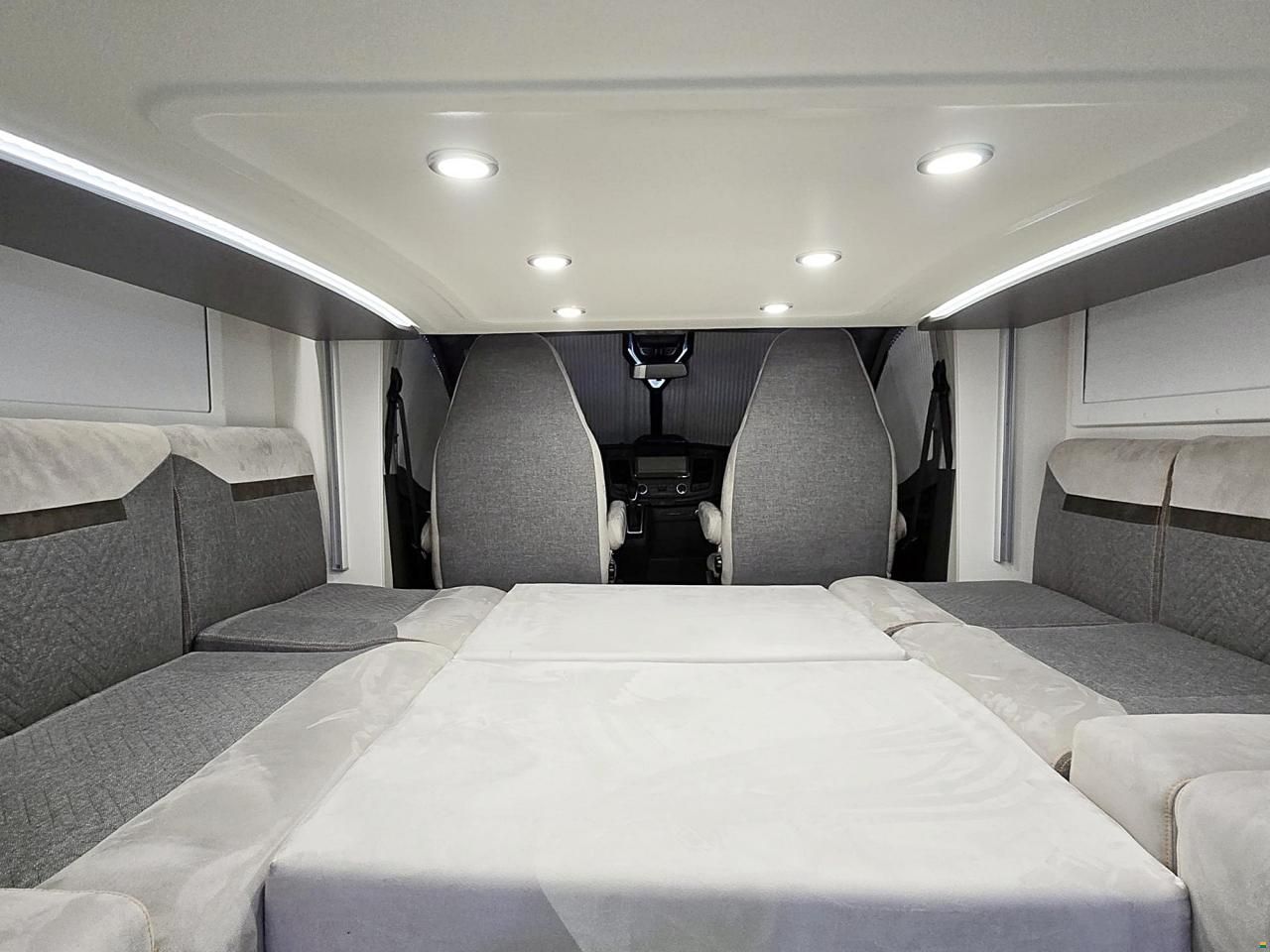 Challenger 260 GRAPHITE PREMIUM 2.0 TDCI AUTOMAT