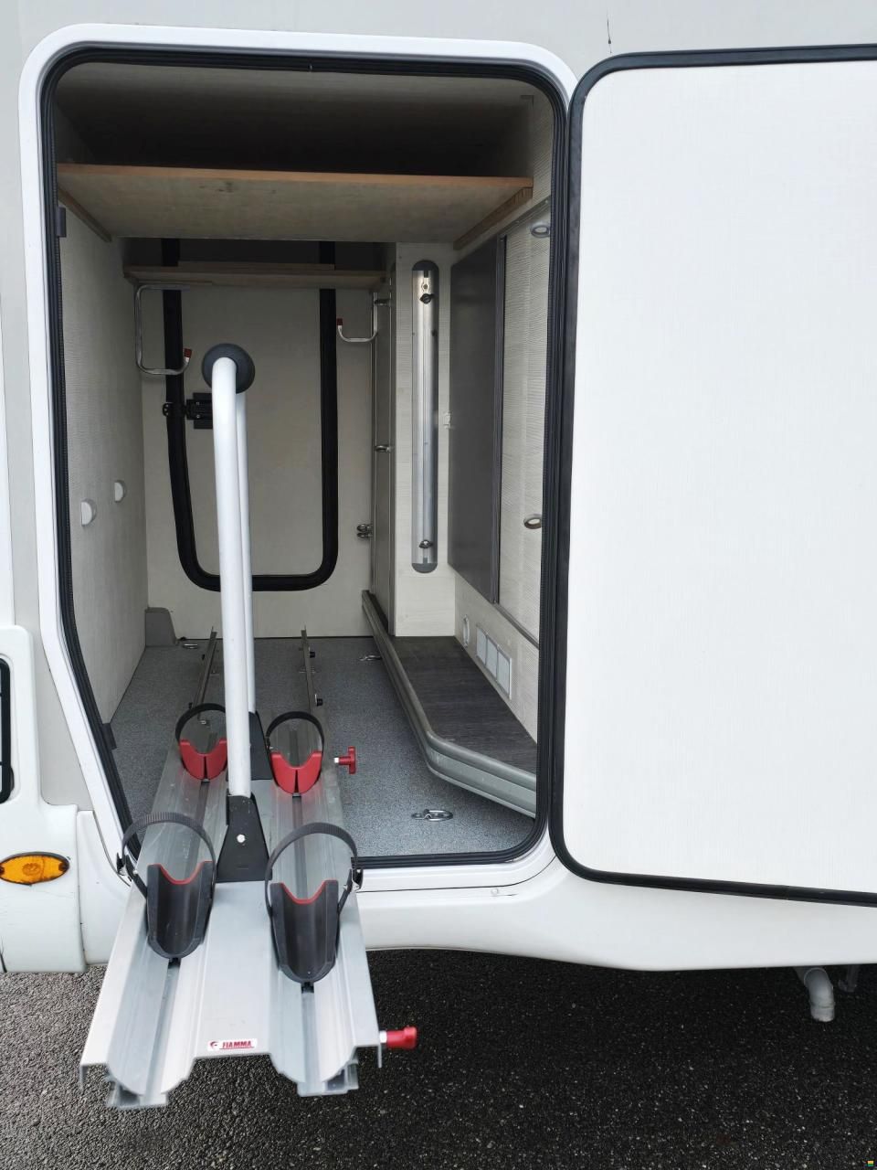 Challenger 260 GRAPHITE PREMIUM 2.0 TDCI AUTOMAT