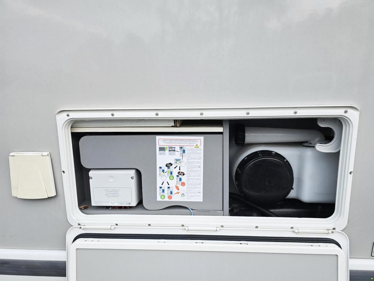 Challenger 260 GRAPHITE PREMIUM 2.0 TDCI AUTOMAT