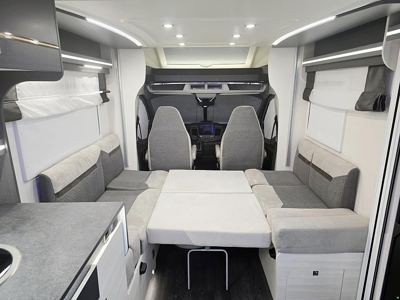 Challenger 260 GRAPHITE PREMIUM 2.0 TDCI AUTOMAT