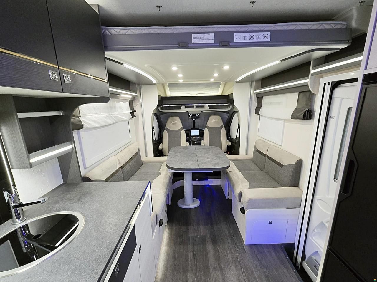 Challenger 260 GRAPHITE PREMIUM 2.0 TDCI AUTOMAT