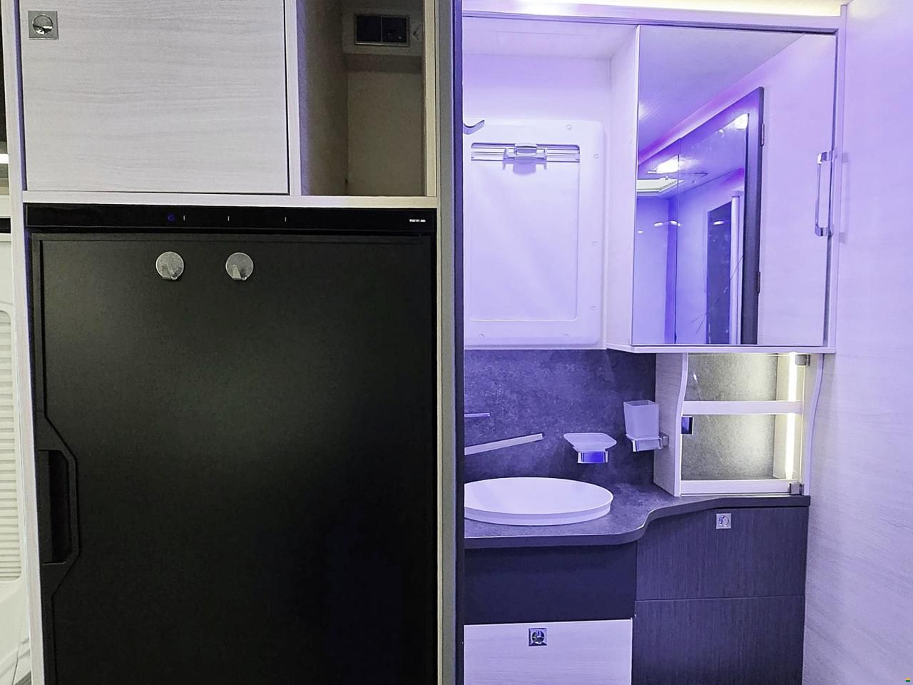 Challenger 260 GRAPHITE PREMIUM 2.0 TDCI AUTOMAT