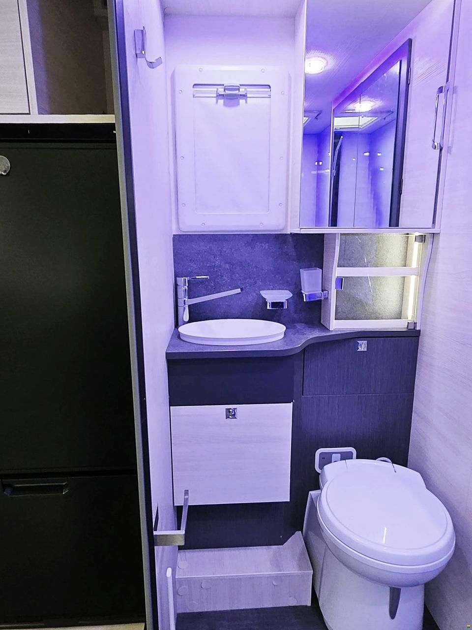 Challenger 260 GRAPHITE PREMIUM 2.0 TDCI AUTOMAT