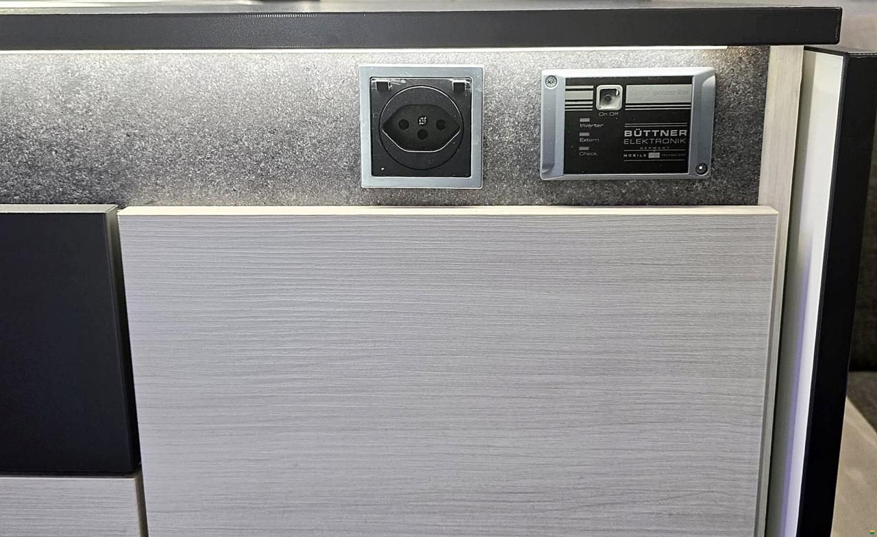 Challenger 260 GRAPHITE PREMIUM 2.0 TDCI AUTOMAT