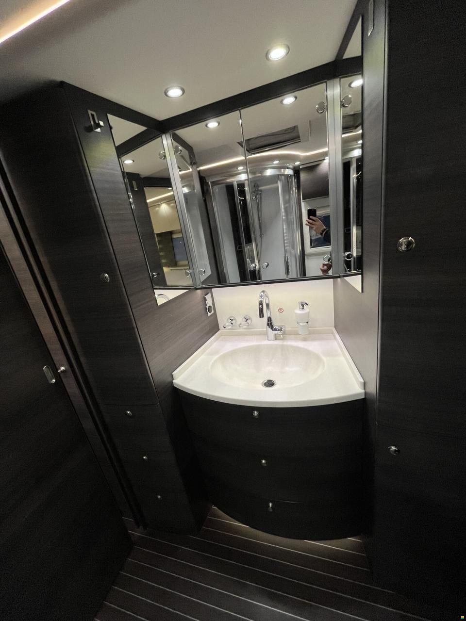 Concorde Charisma 900 L