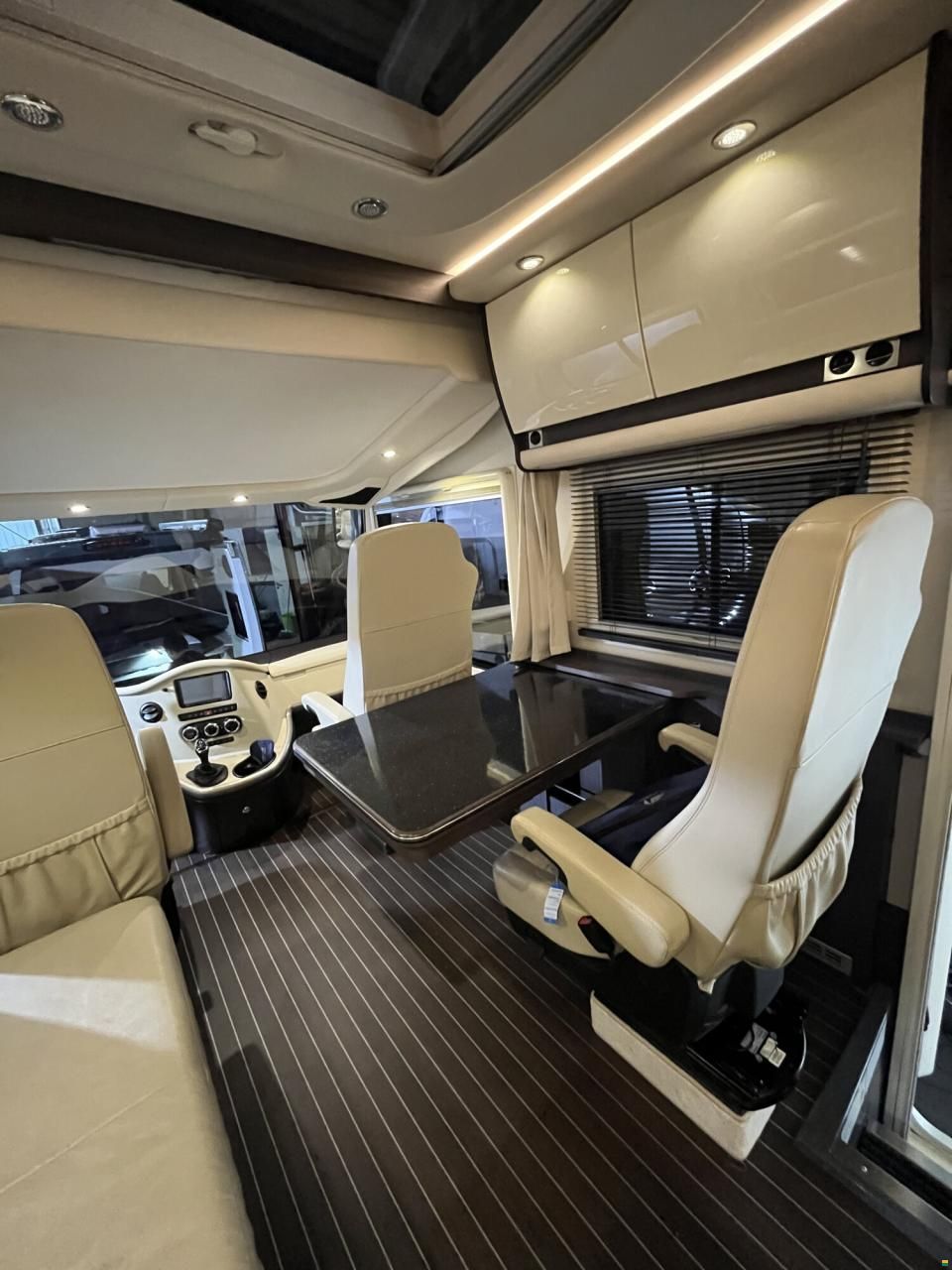 Concorde Charisma 900 L