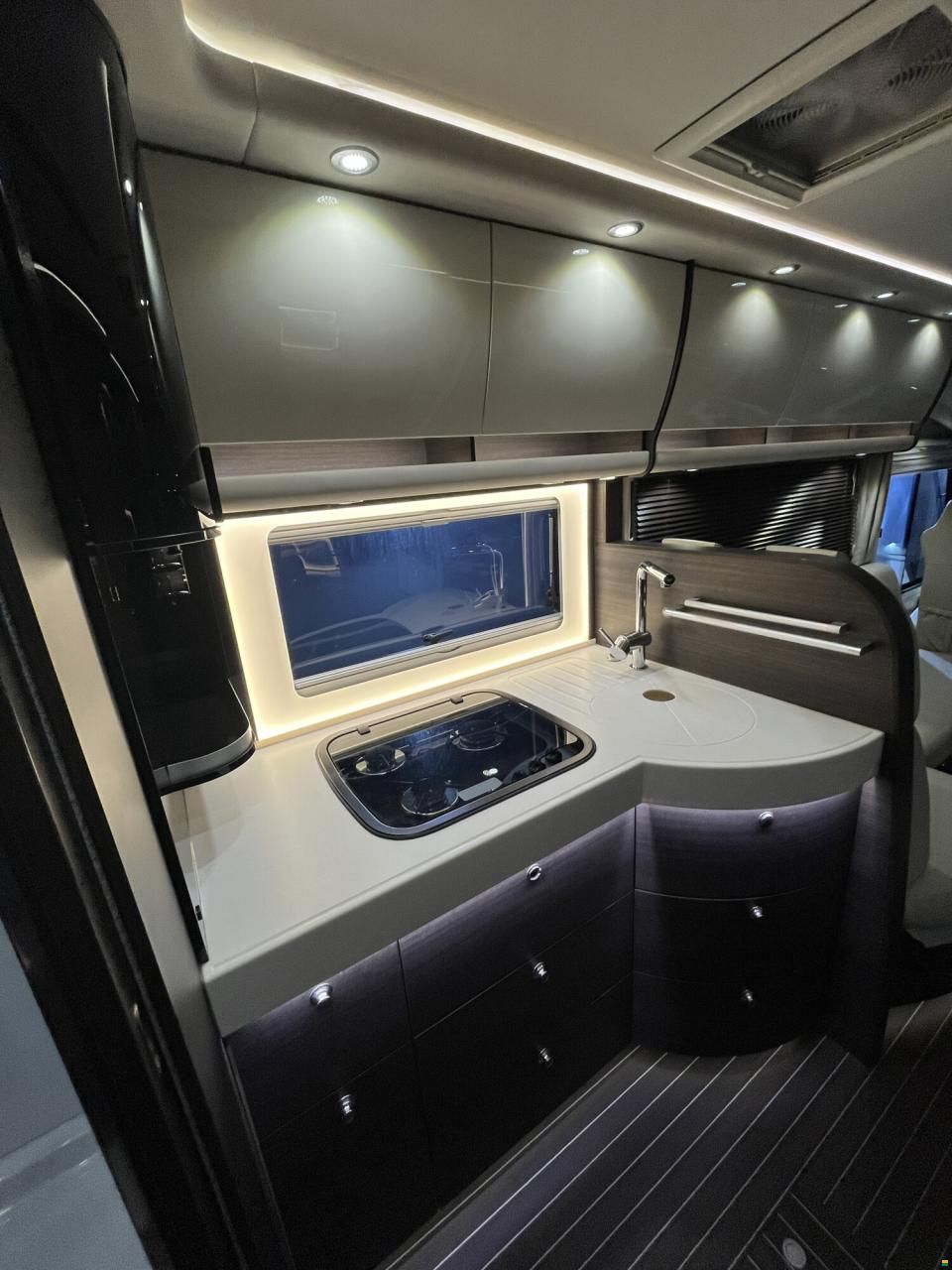 Concorde Charisma 900 L