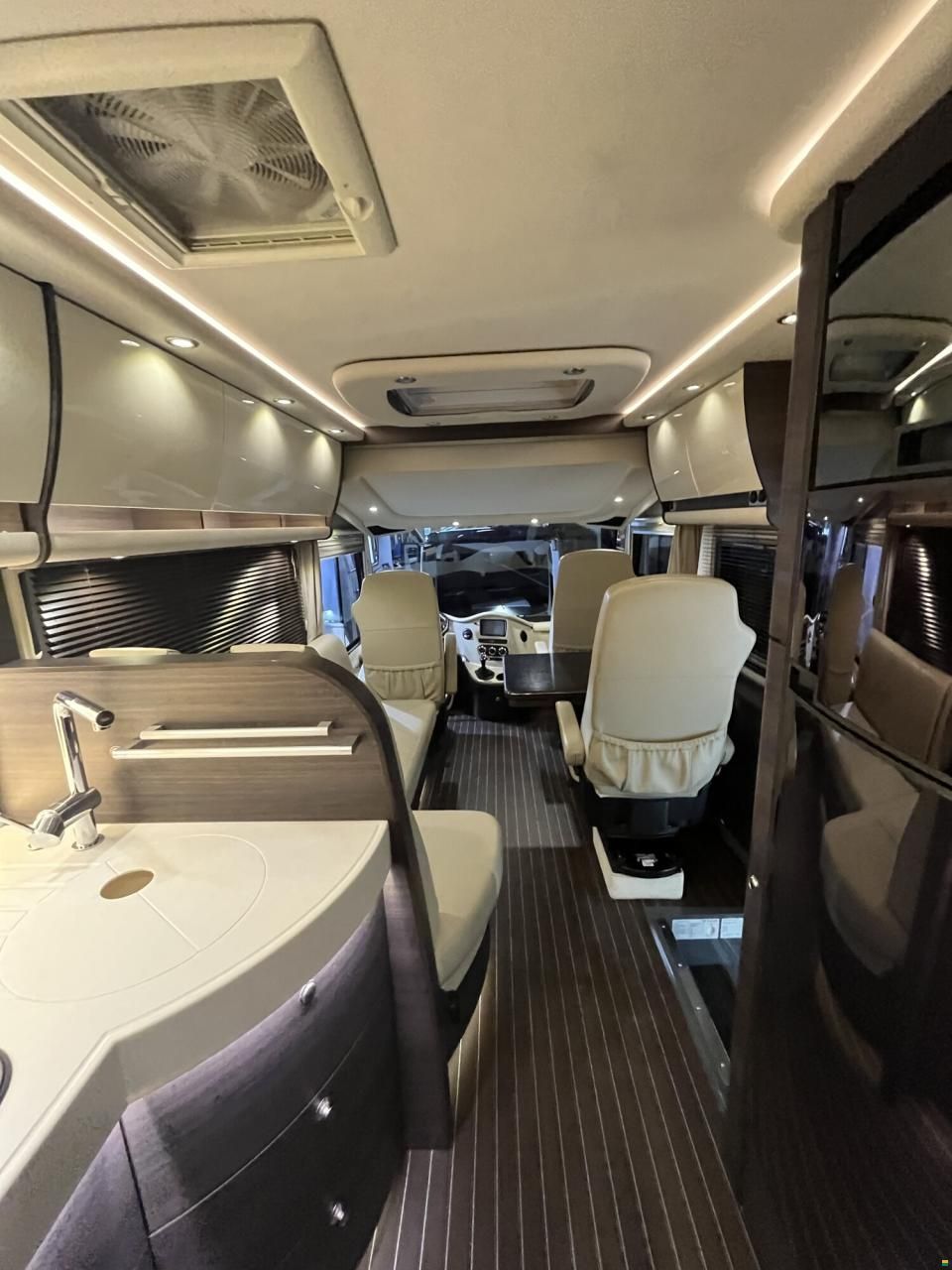 Concorde Charisma 900 L