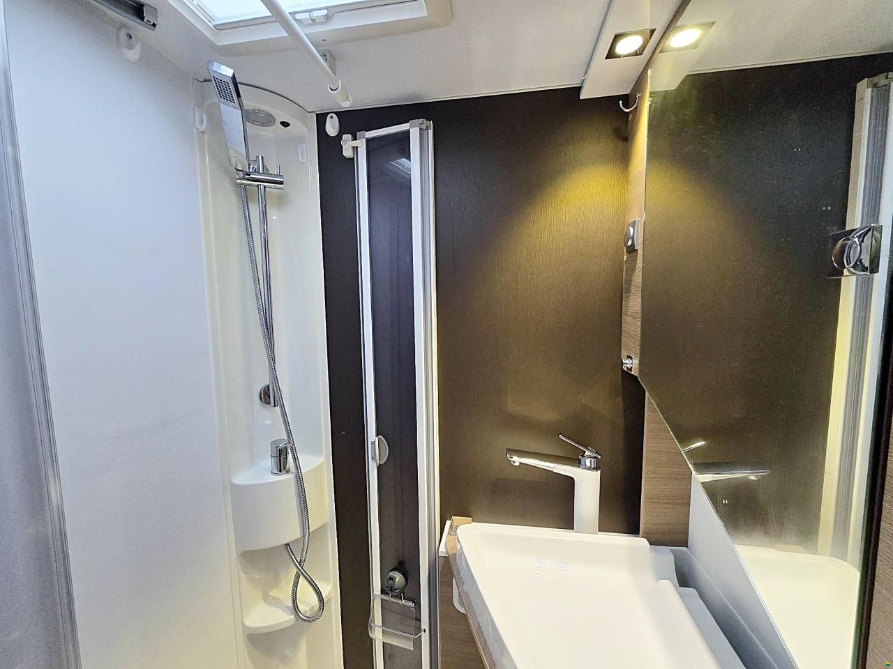 Adria COMPACT SL PLUS 2.3 AUTOMAT MJ150