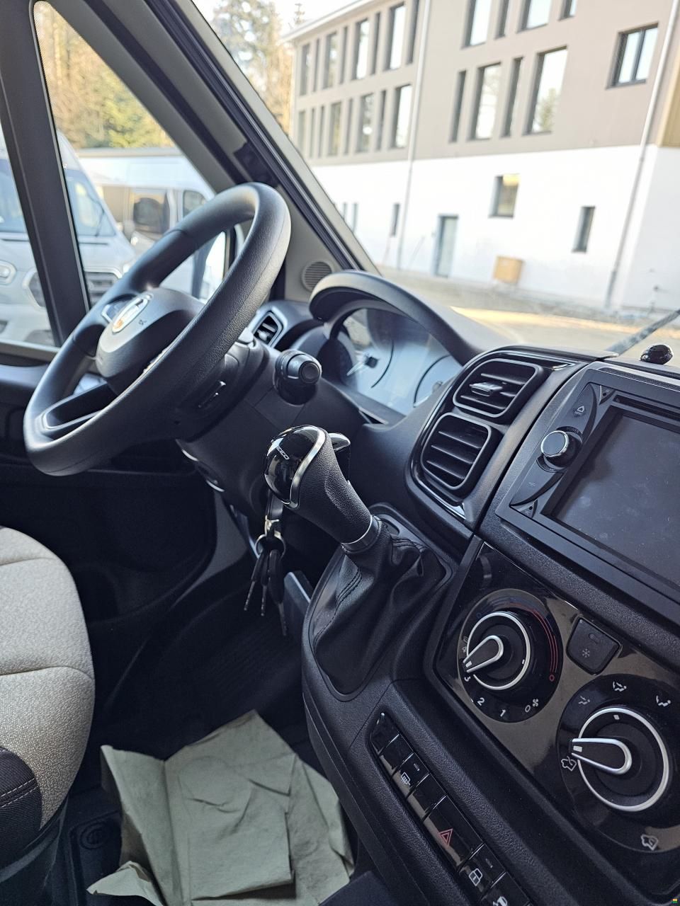 Forster-Reisemobile A 699 vb mit 7 Plätzer, Automat!