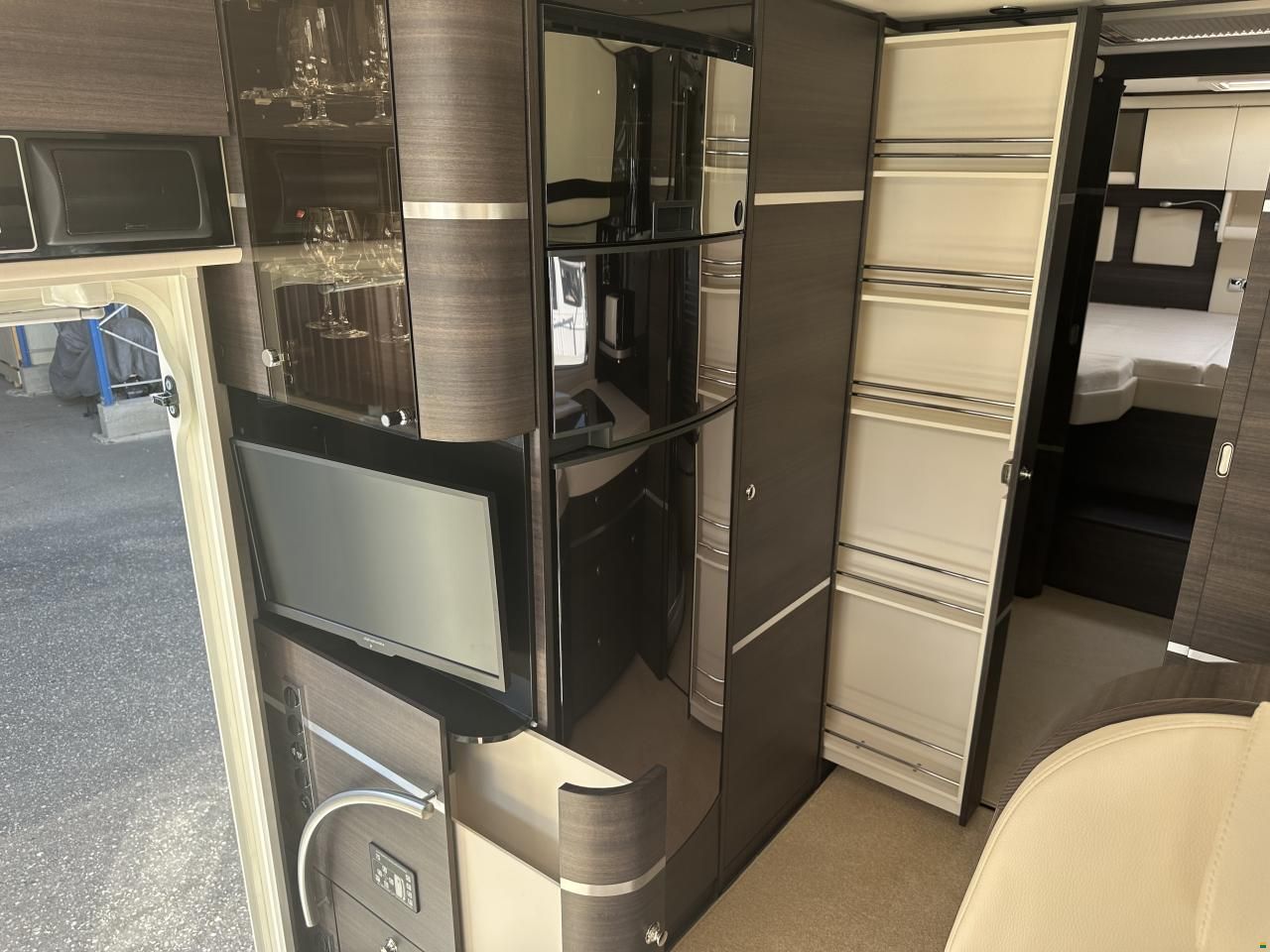 Concorde Charisma 900L