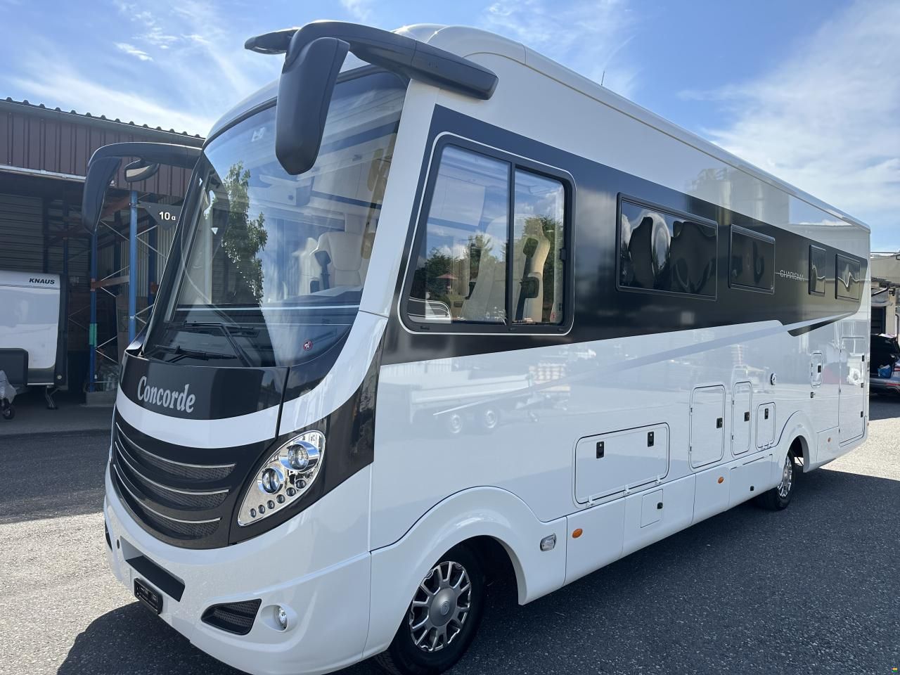 Concorde Charisma 900L