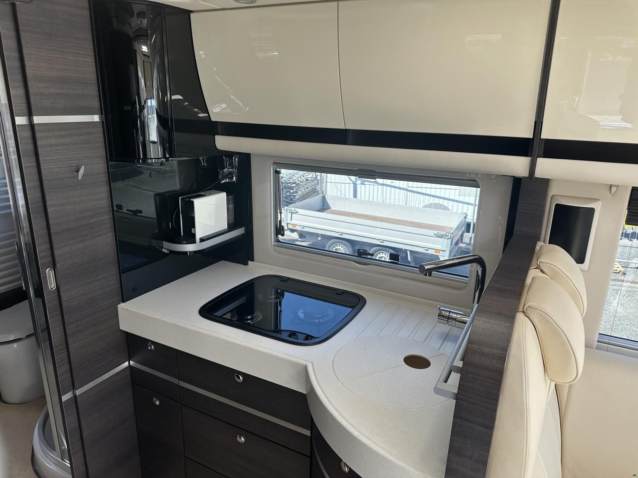 Concorde Charisma 900L