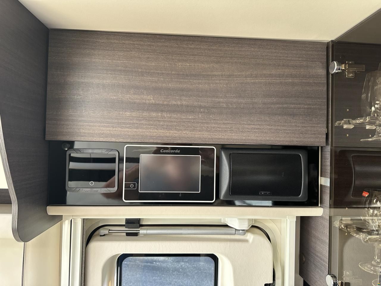 Concorde Charisma 900L