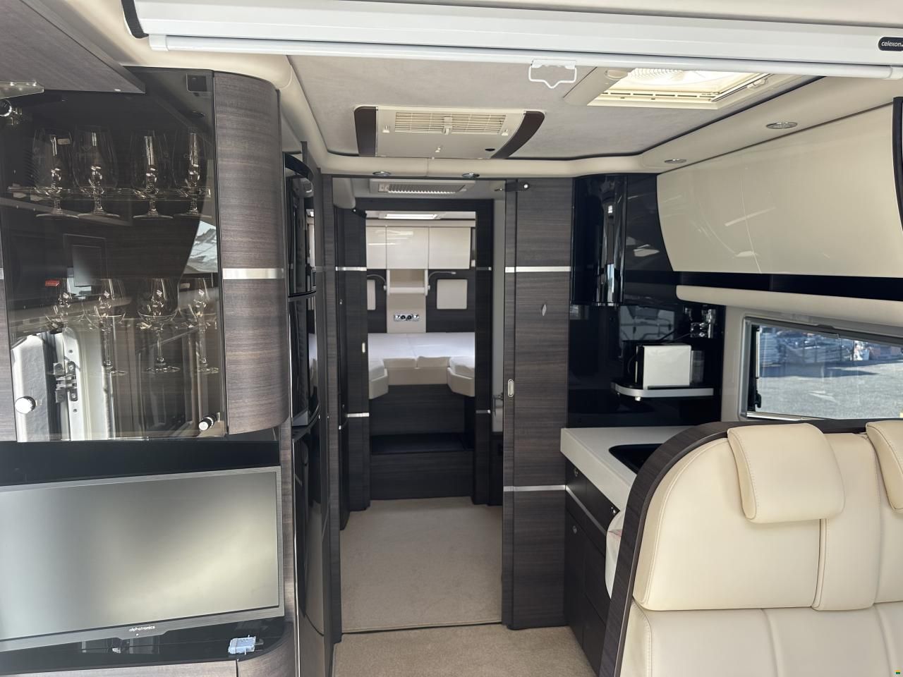 Concorde Charisma 900L