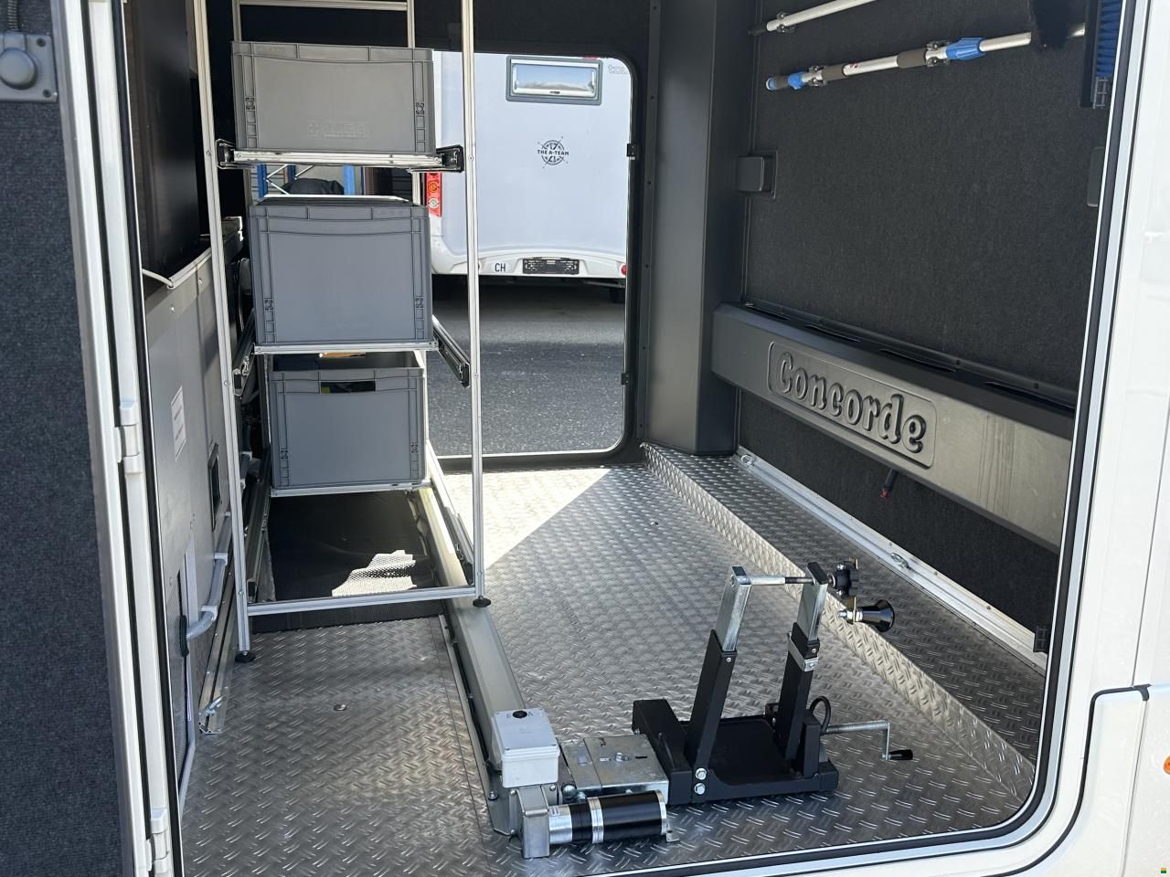 Concorde Charisma 900L