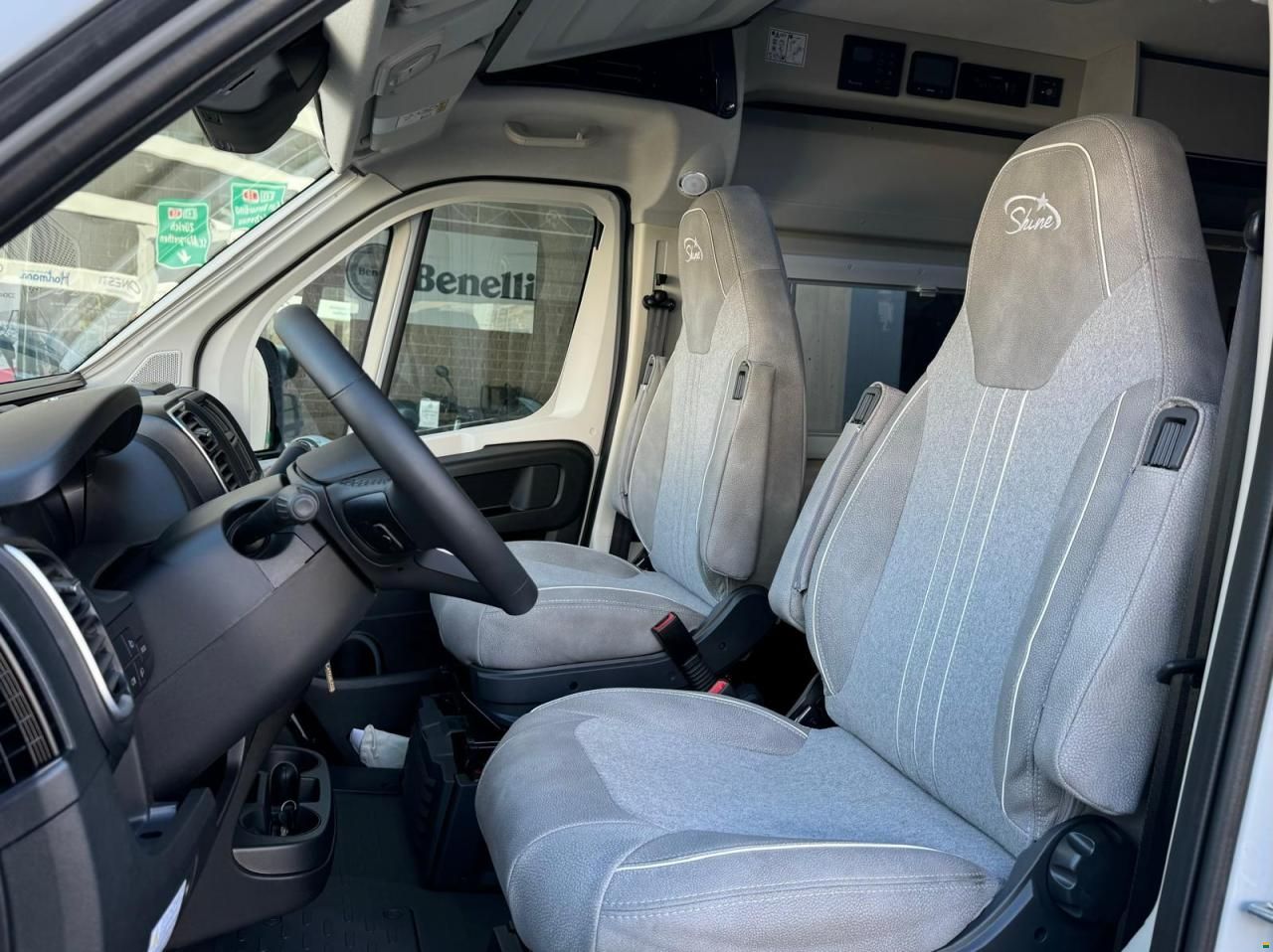 Pössl Summit 600 L Shine *Längsbetten*