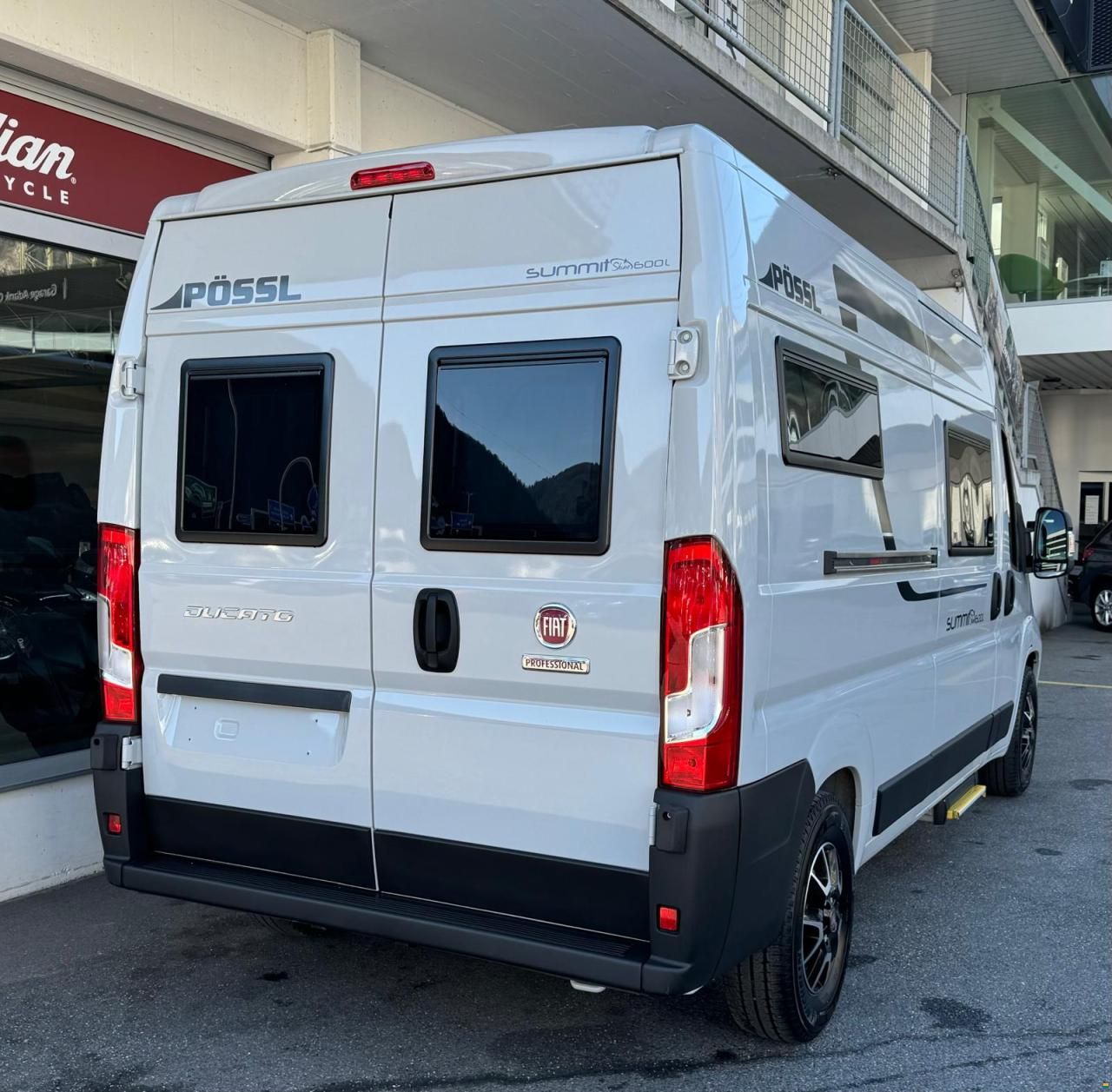 Pössl Summit 600 L Shine *Längsbetten*