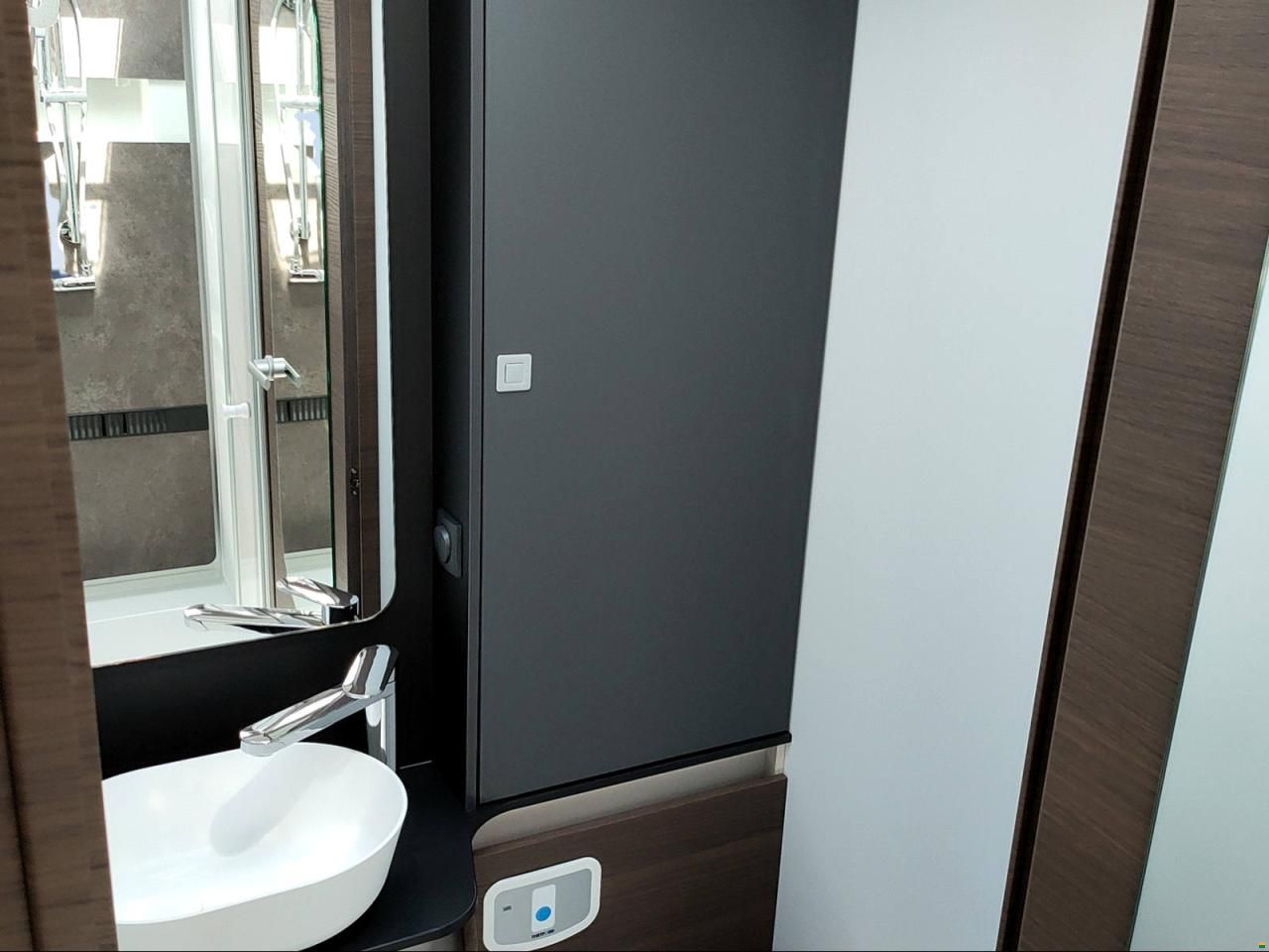 Adria Coral Supreme MB 670 DL