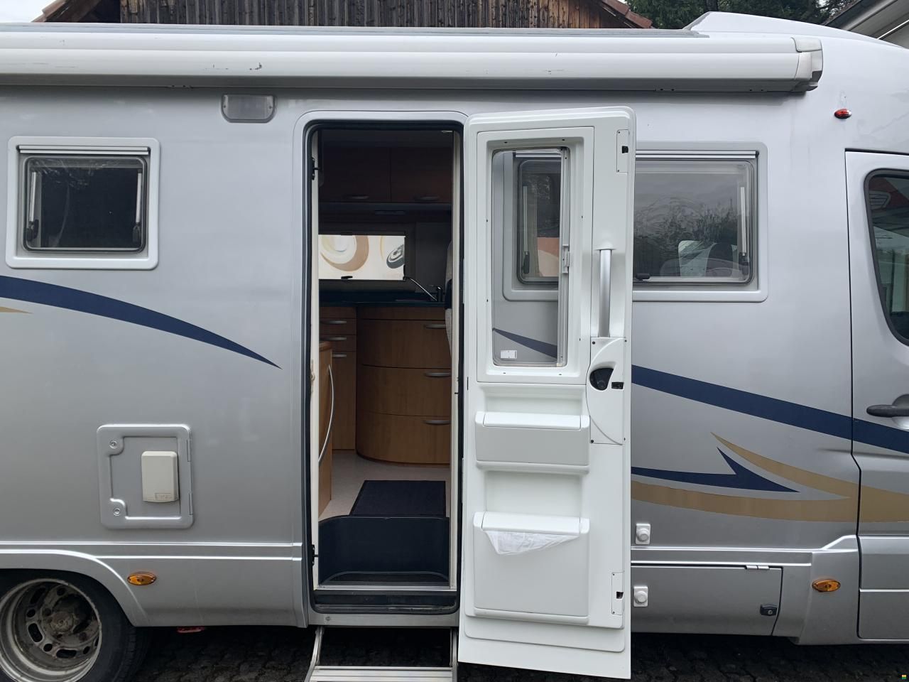 Mercedes Benz Starliner