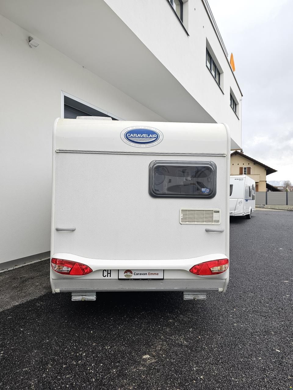 Caravelair Antares 460 mit Queensbett & Heckküche!