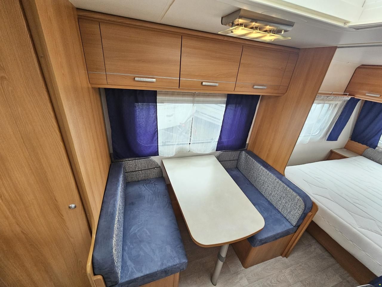 Caravelair Antares 460 mit Queensbett & Heckküche!