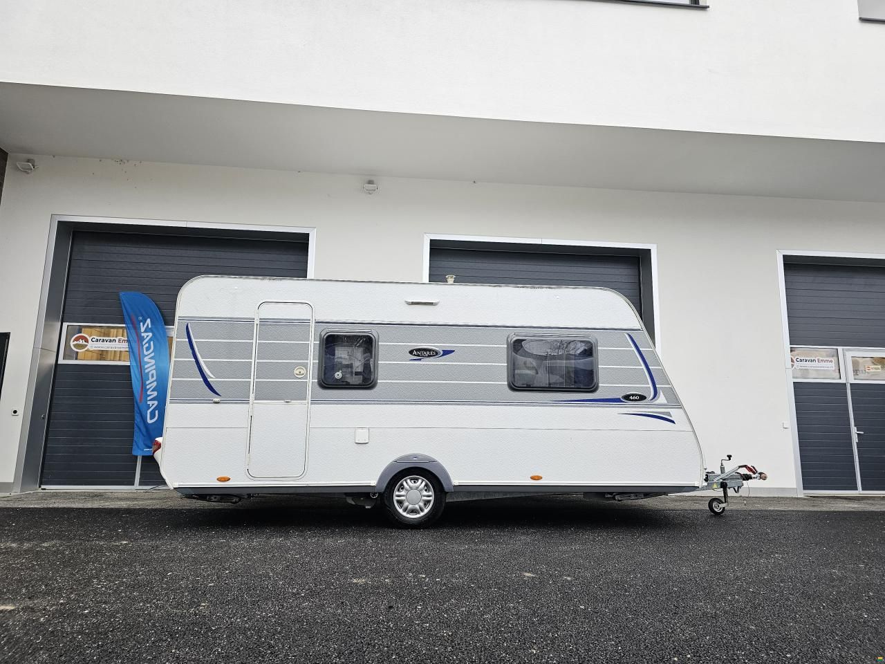 Caravelair Antares 460 mit Queensbett & Heckküche!