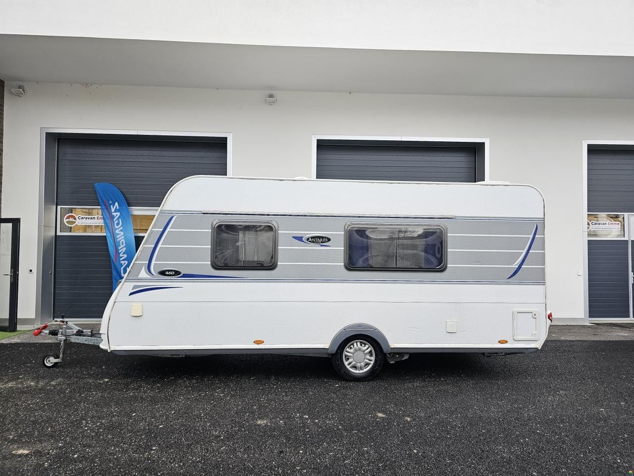 Caravelair Antares 460 mit Queensbett & Heckküche!