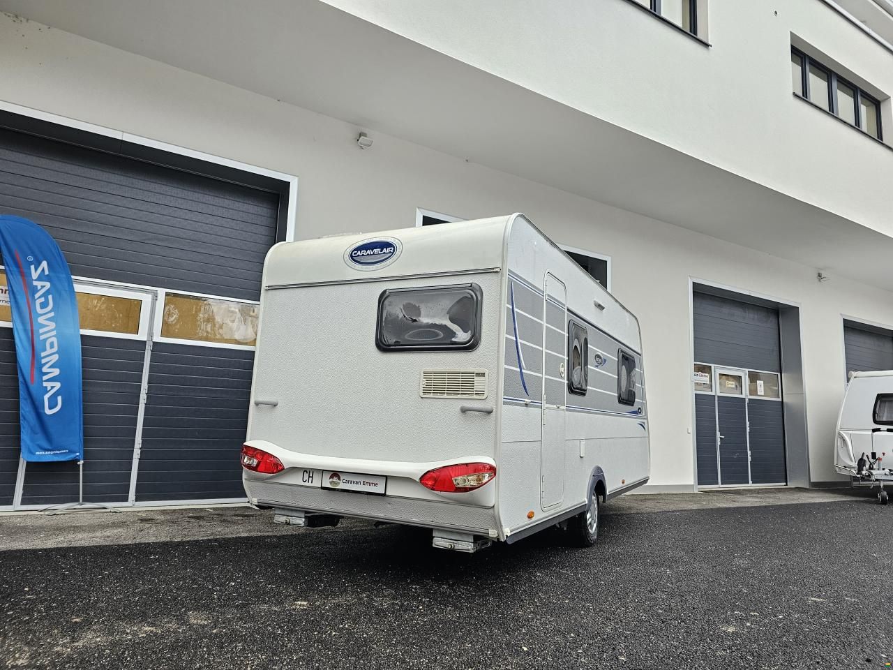 Caravelair Antares 460 mit Queensbett & Heckküche!