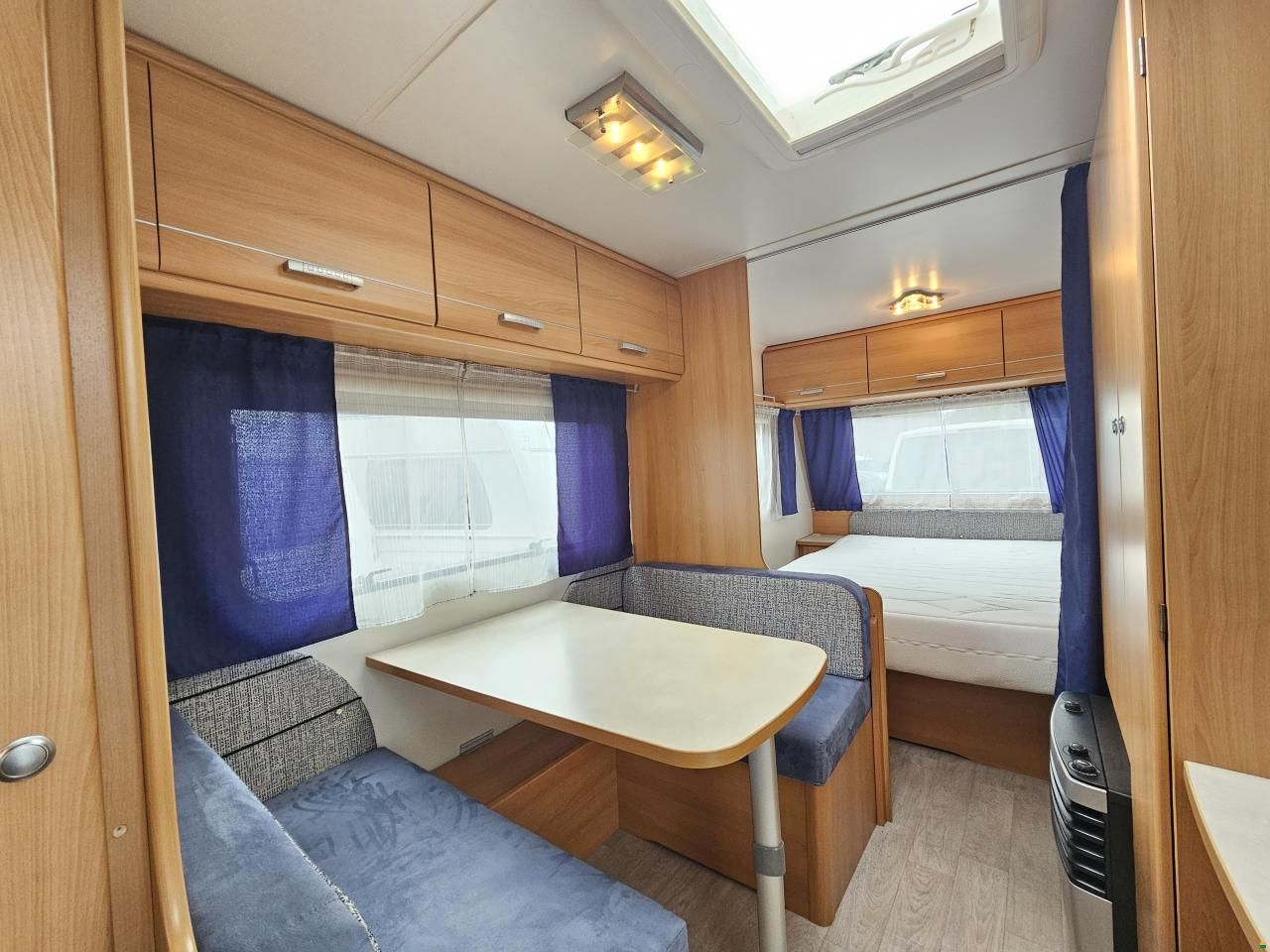 Caravelair Antares 460 mit Queensbett & Heckküche!