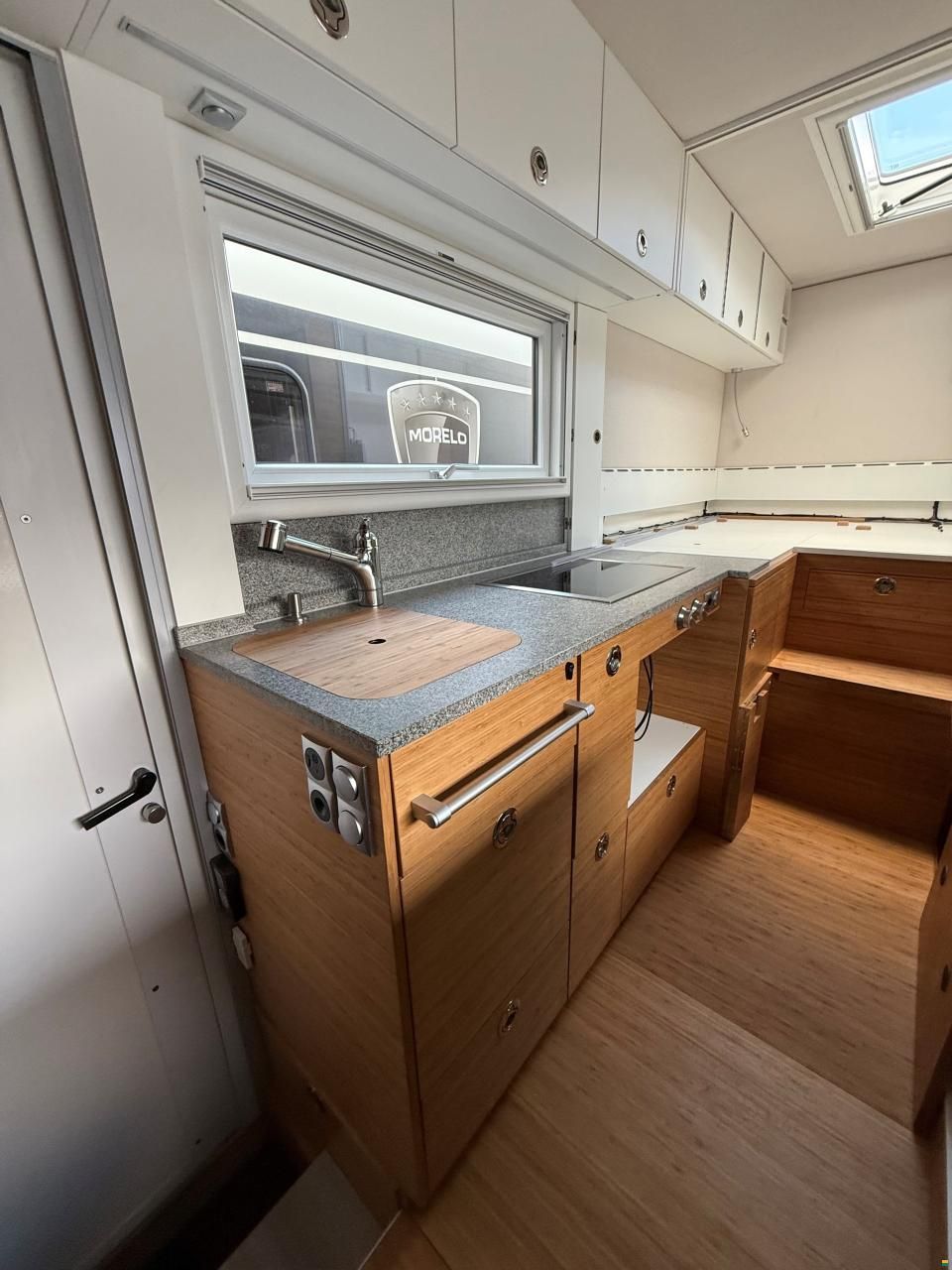 Mitsubishi FUSO 6C18 4x4