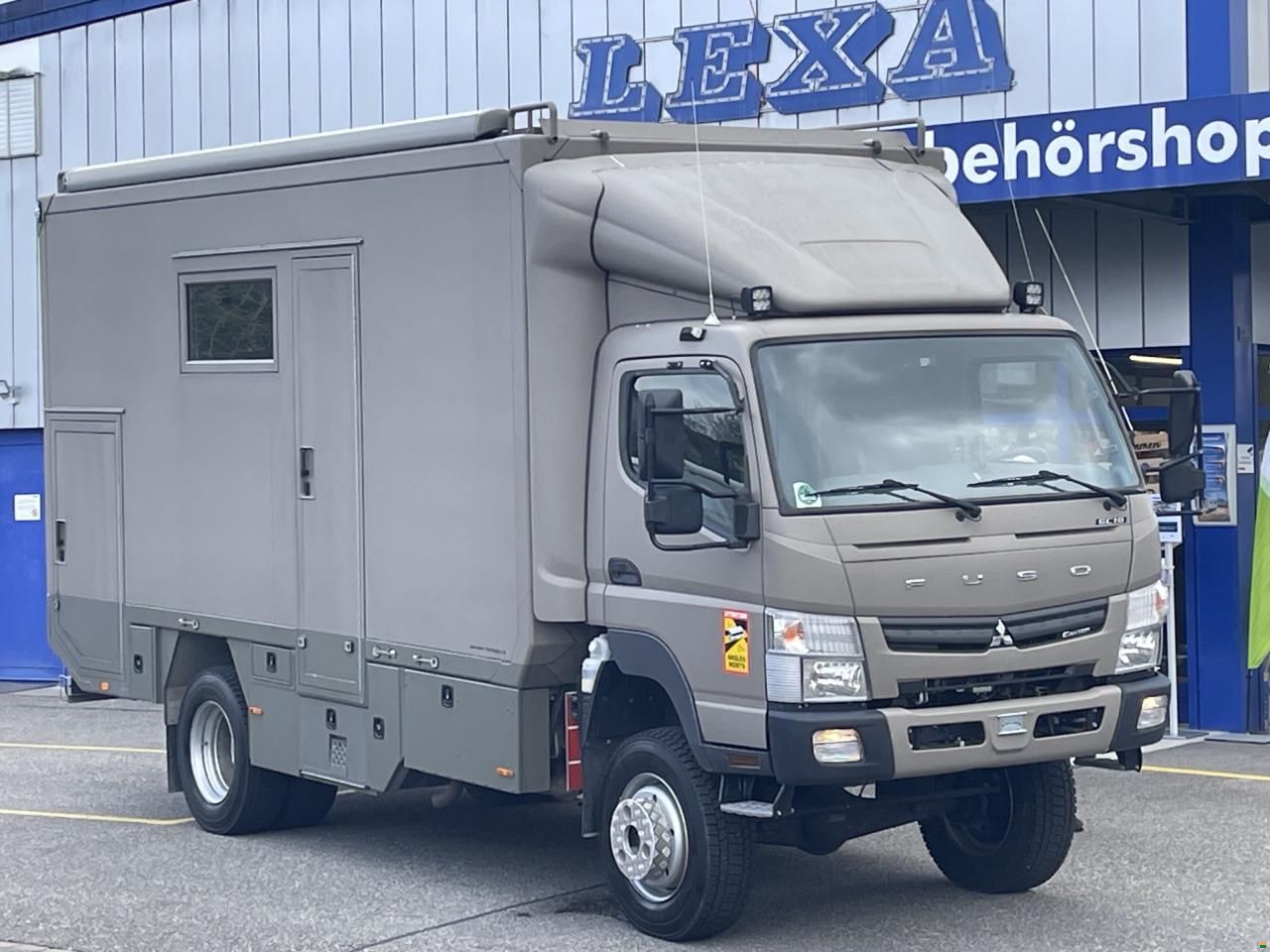 Mitsubishi FUSO 6C18 4x4