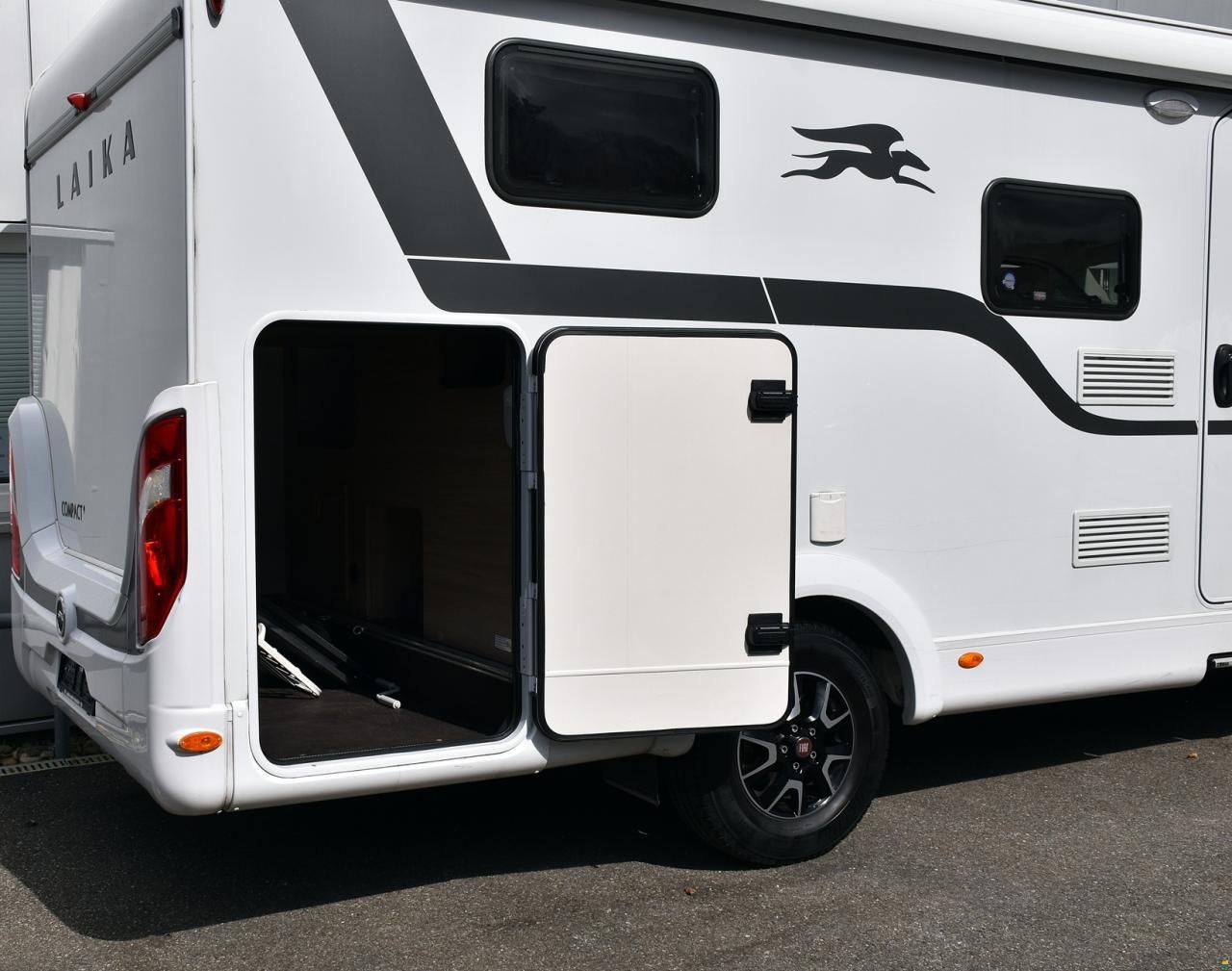 Laika KOSMO COMPACT V9 2.2 MJ140