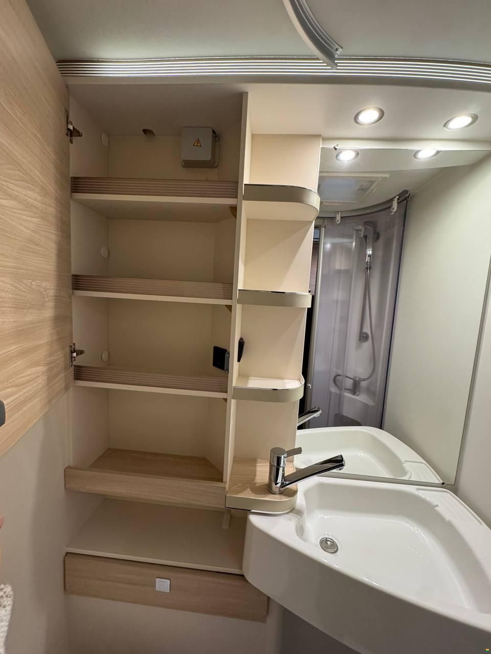 Eura Mobil Activa One 690 HB