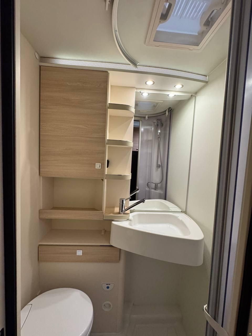 Eura Mobil Activa One 690 HB