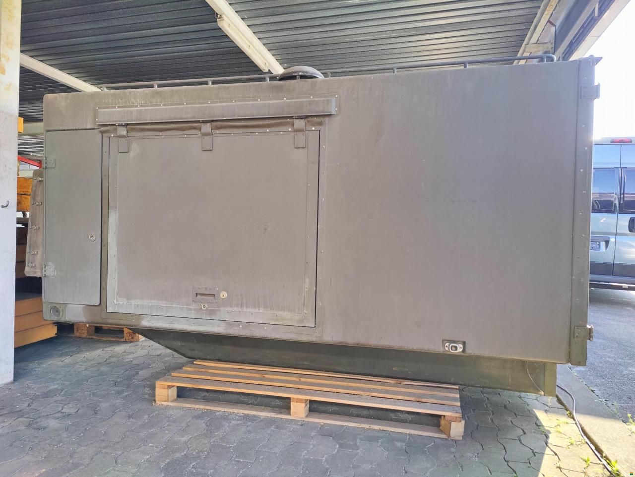 712 M 6x6 Kommandokabine