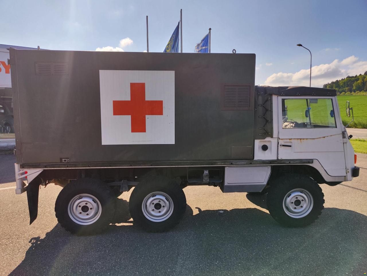 712 M 6x6 Sanitätskabine