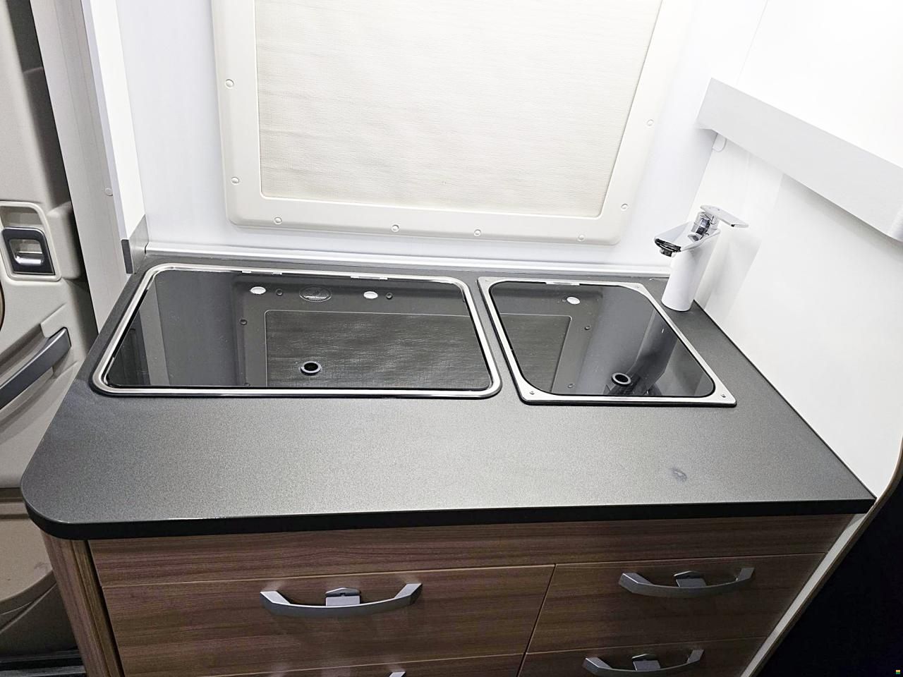 Adria MATRIX AXESS 600 SC 2.2 HDI