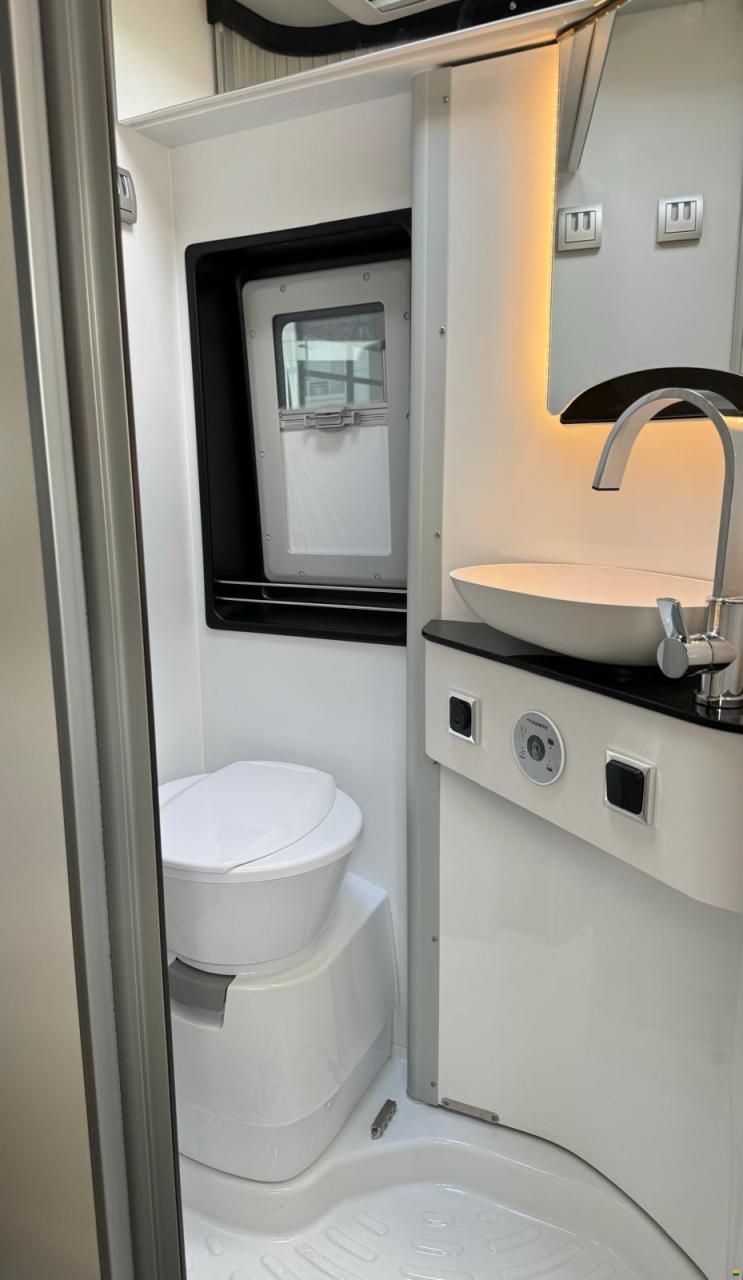 Pössl Summit 640 Prime *Längsbetten*