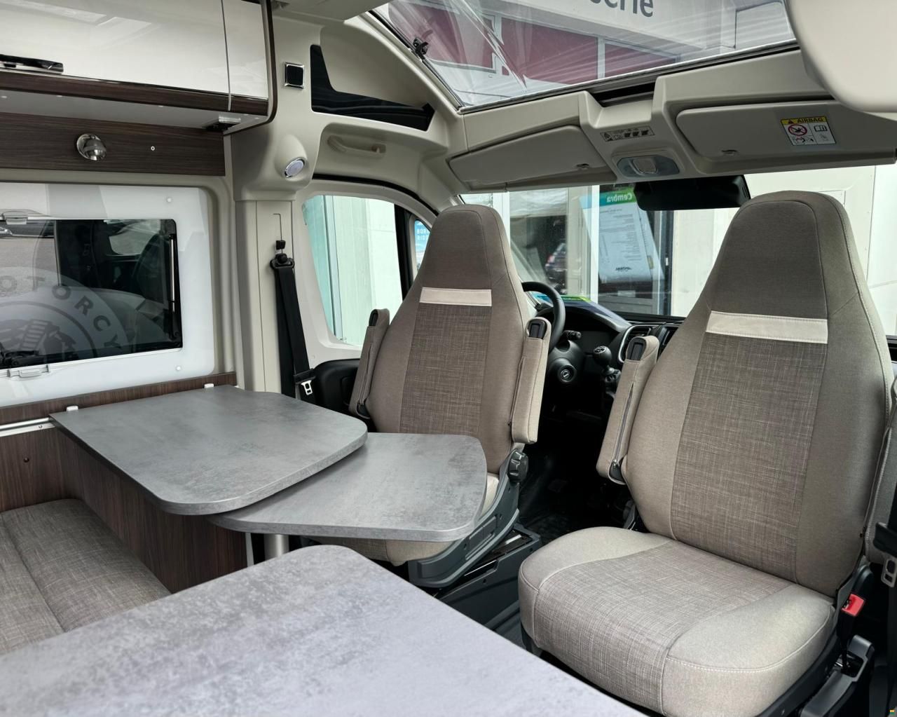 Pössl Summit 640 Prime *Längsbetten*