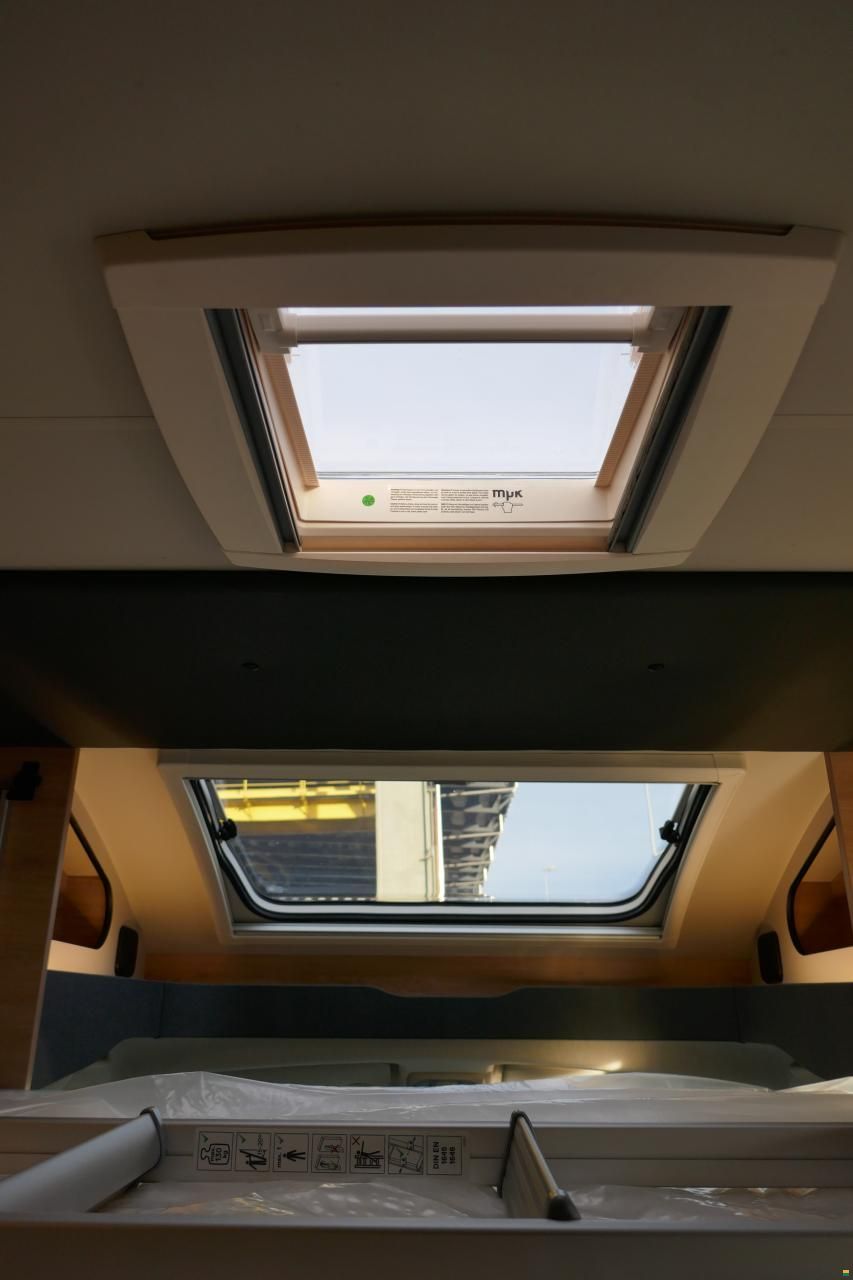 Knaus Live Wave 700 MEG Platinum Selection