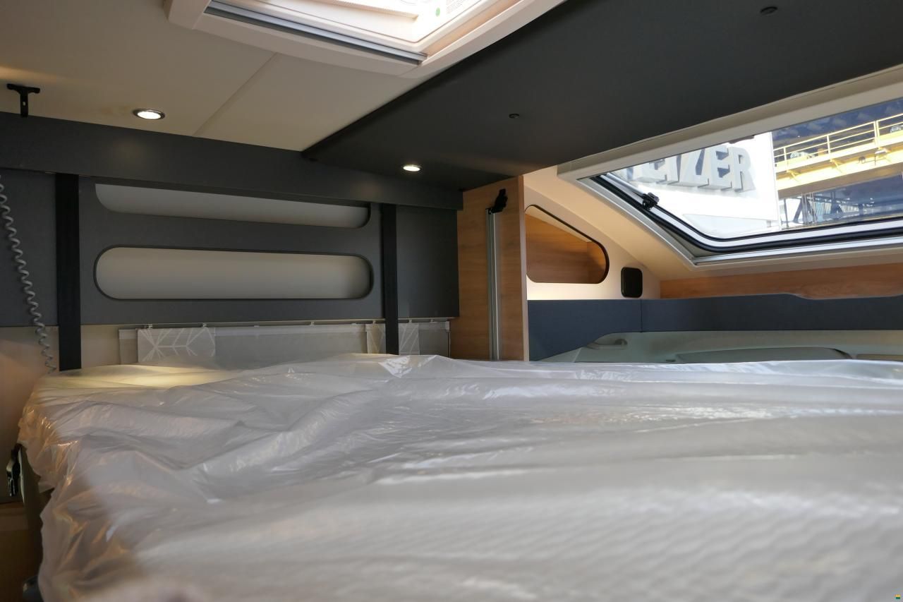 Knaus Live Wave 700 MEG Platinum Selection