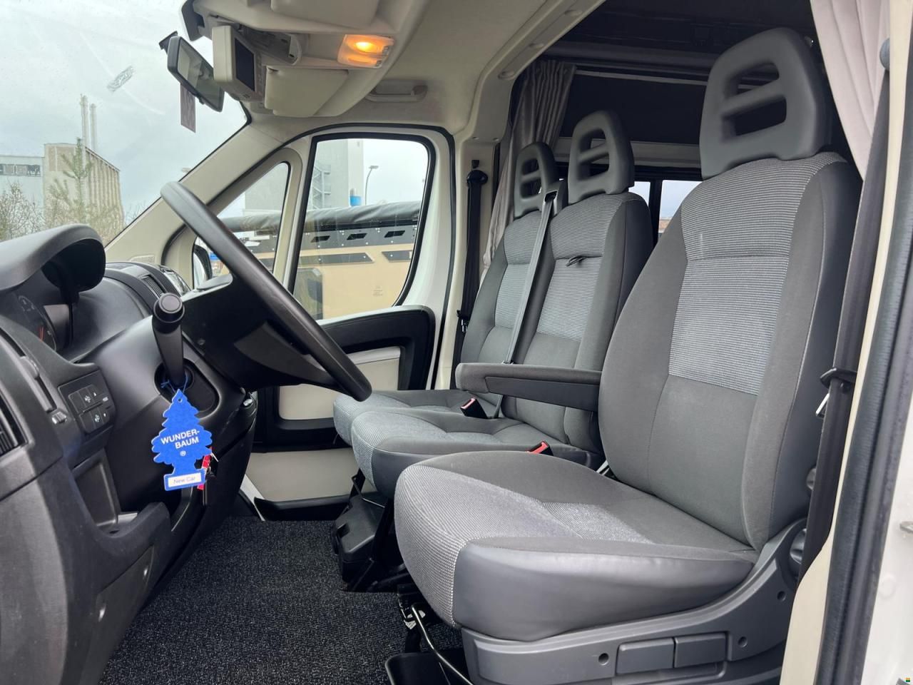 Peugeot 435-180 FL 2