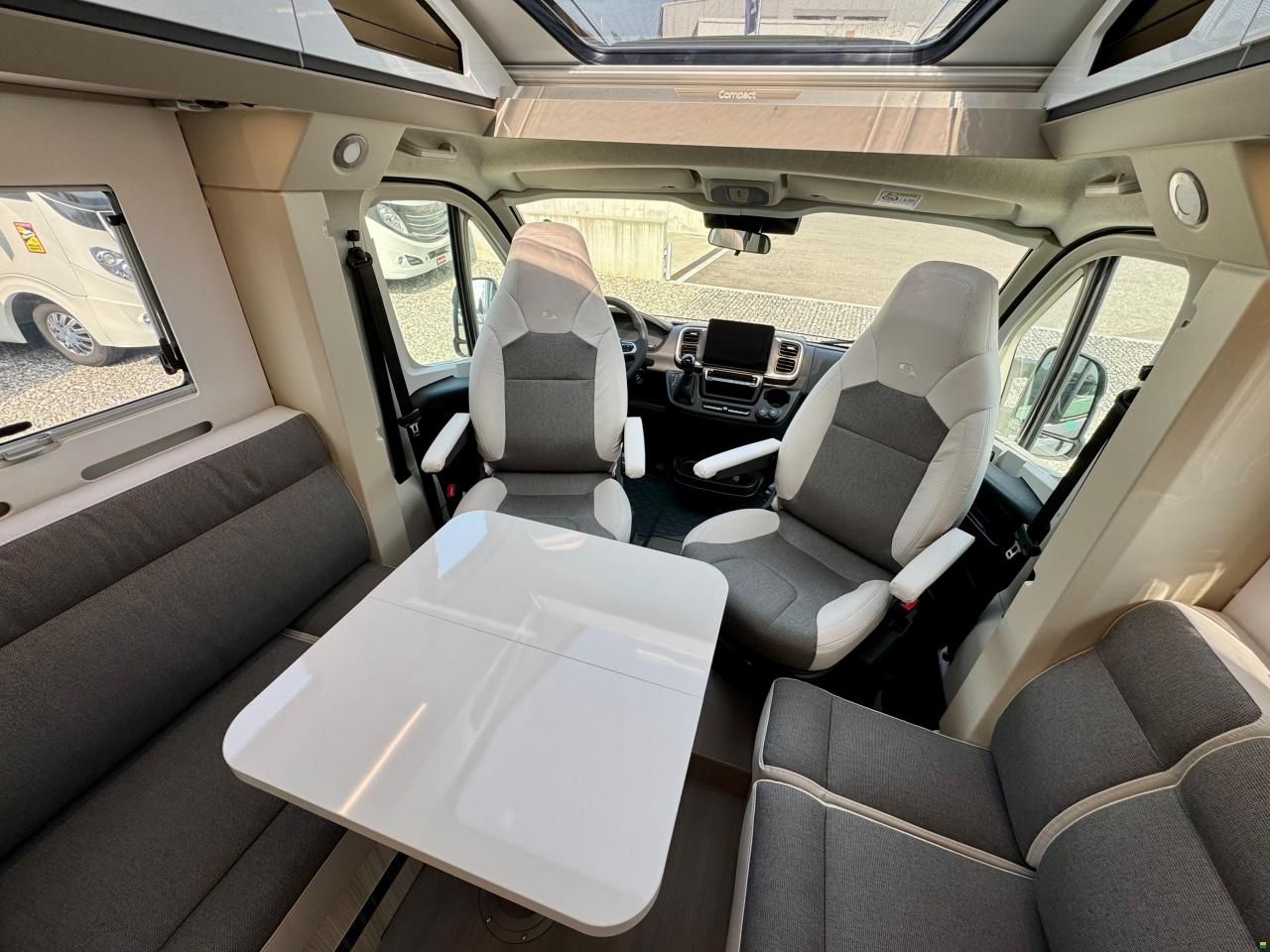 Adria Compact DL 60 Y Selection