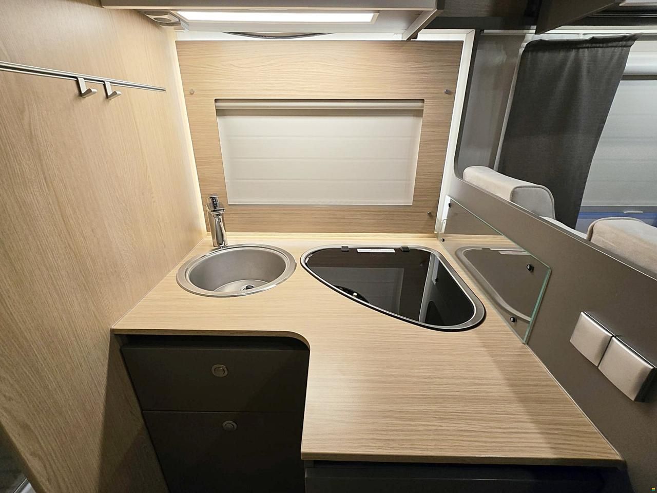 LMC TOURER LIFT H 730 G 2.2 HDI