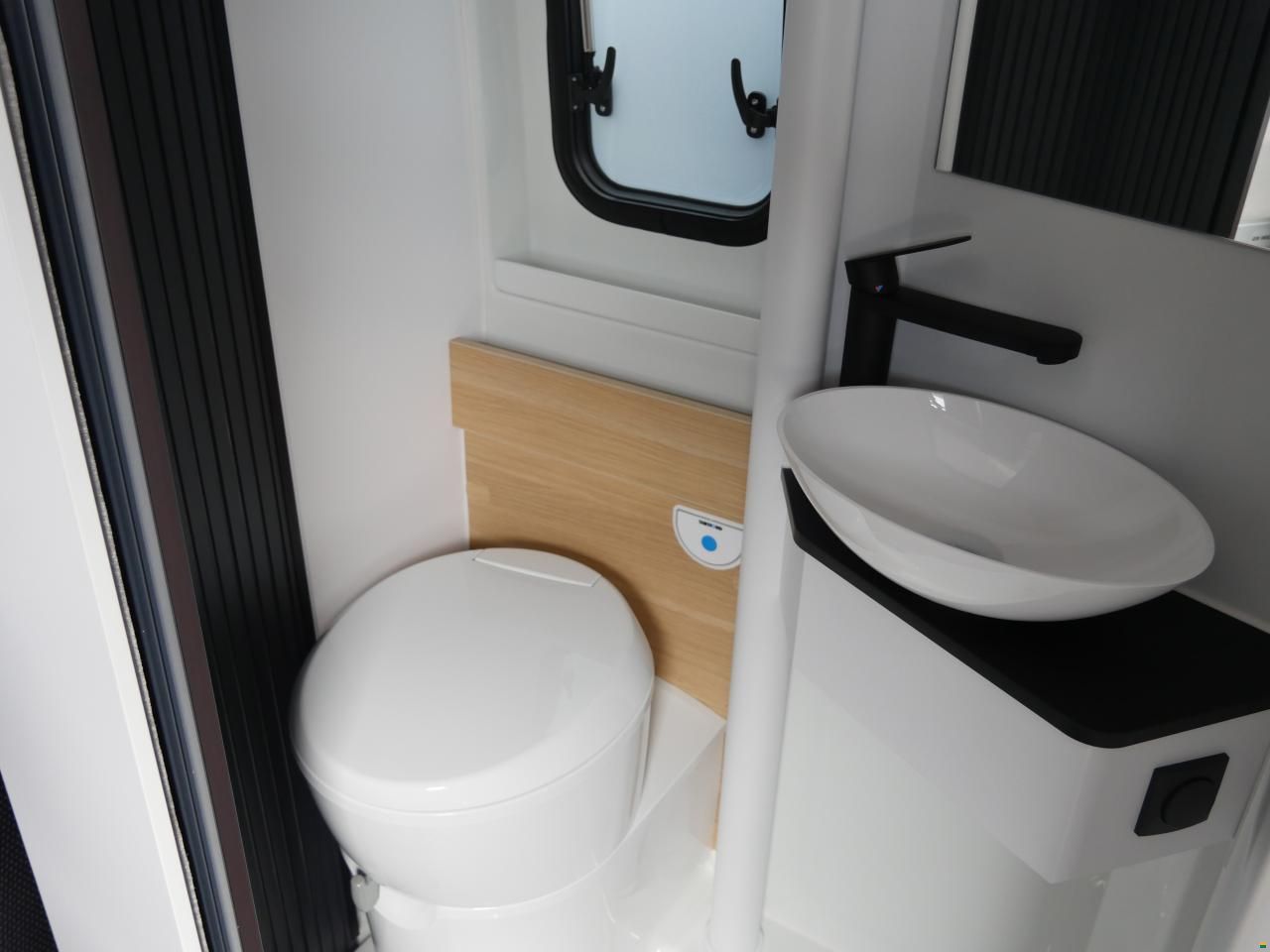 Adria Twin 640 SGX PopTop 60Y