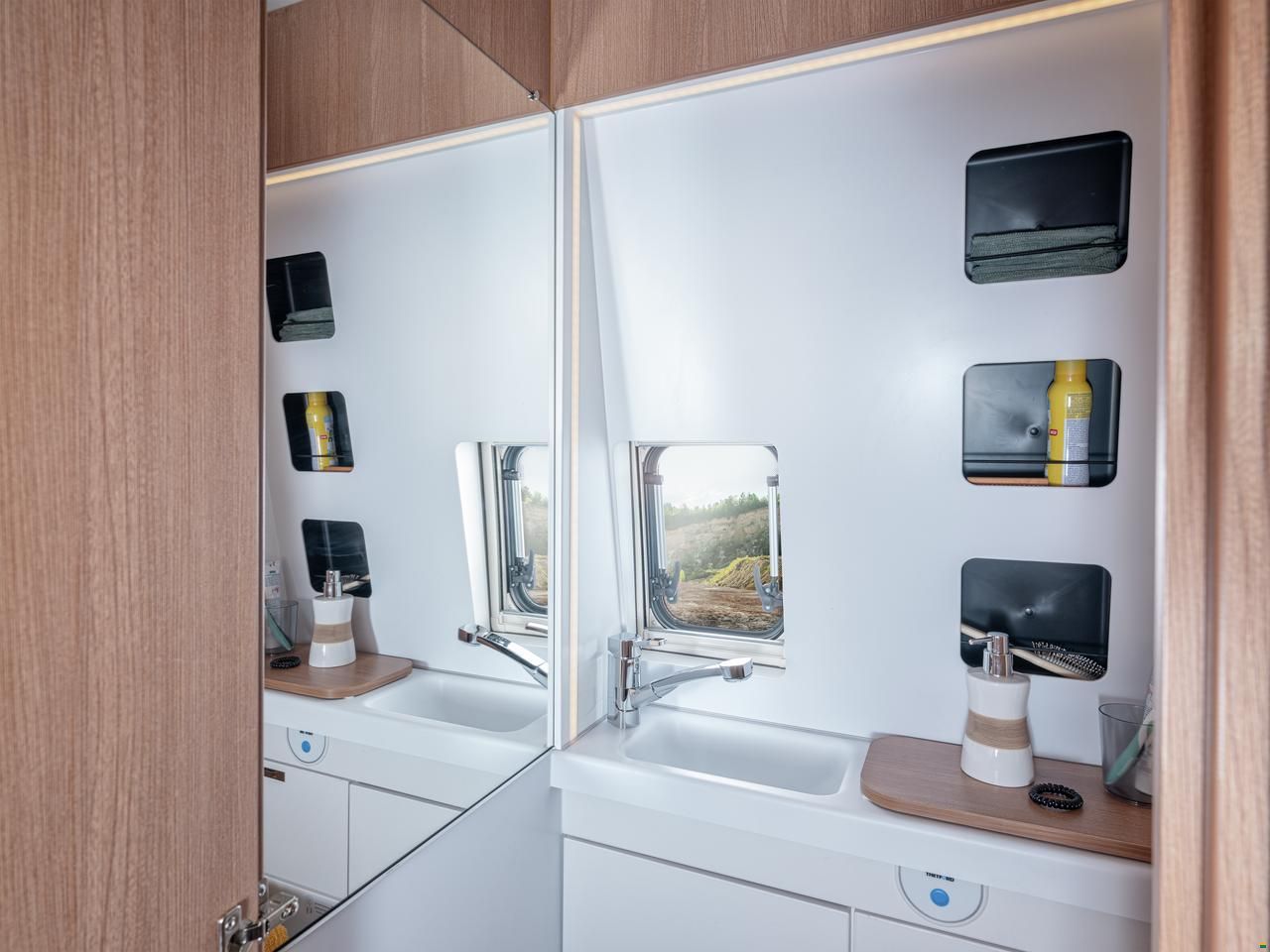 Weinsberg Cara Bus 630 MEG Outlaw