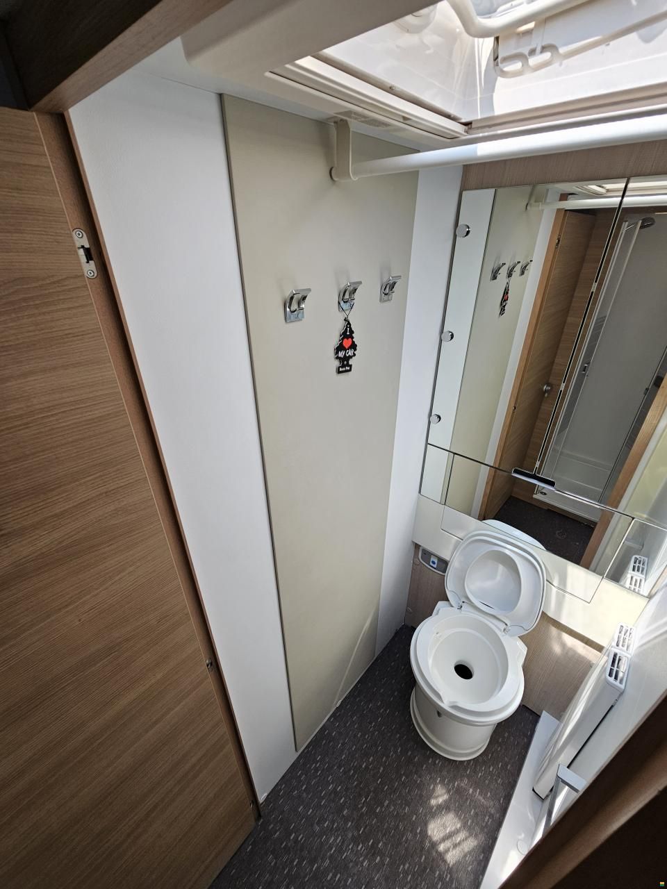 Adria Adora 673 pk 2 Aufbautüren 2 Sitzgruppen