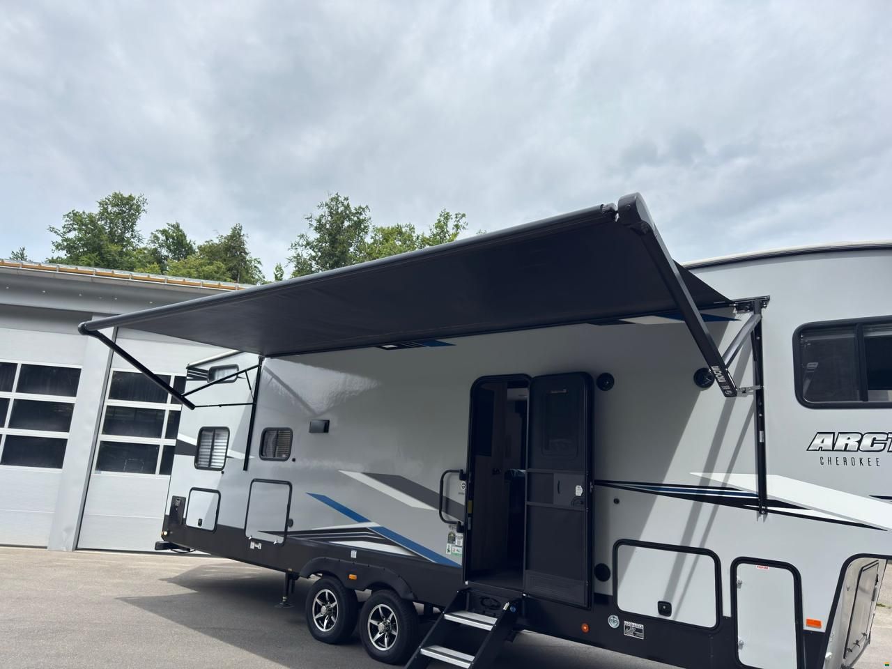 ARCTIC WOLF FIFTH WHEELS 287BH